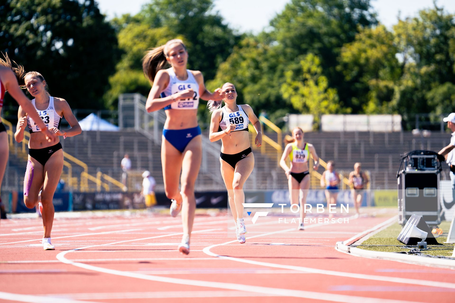 Rieke Emmrich (LC Nordhorn) im 800m Finale am 17.07.2022 waehrend den deutschen Leichtathletik-Jugendmeisterschaften 2022 in Ulm