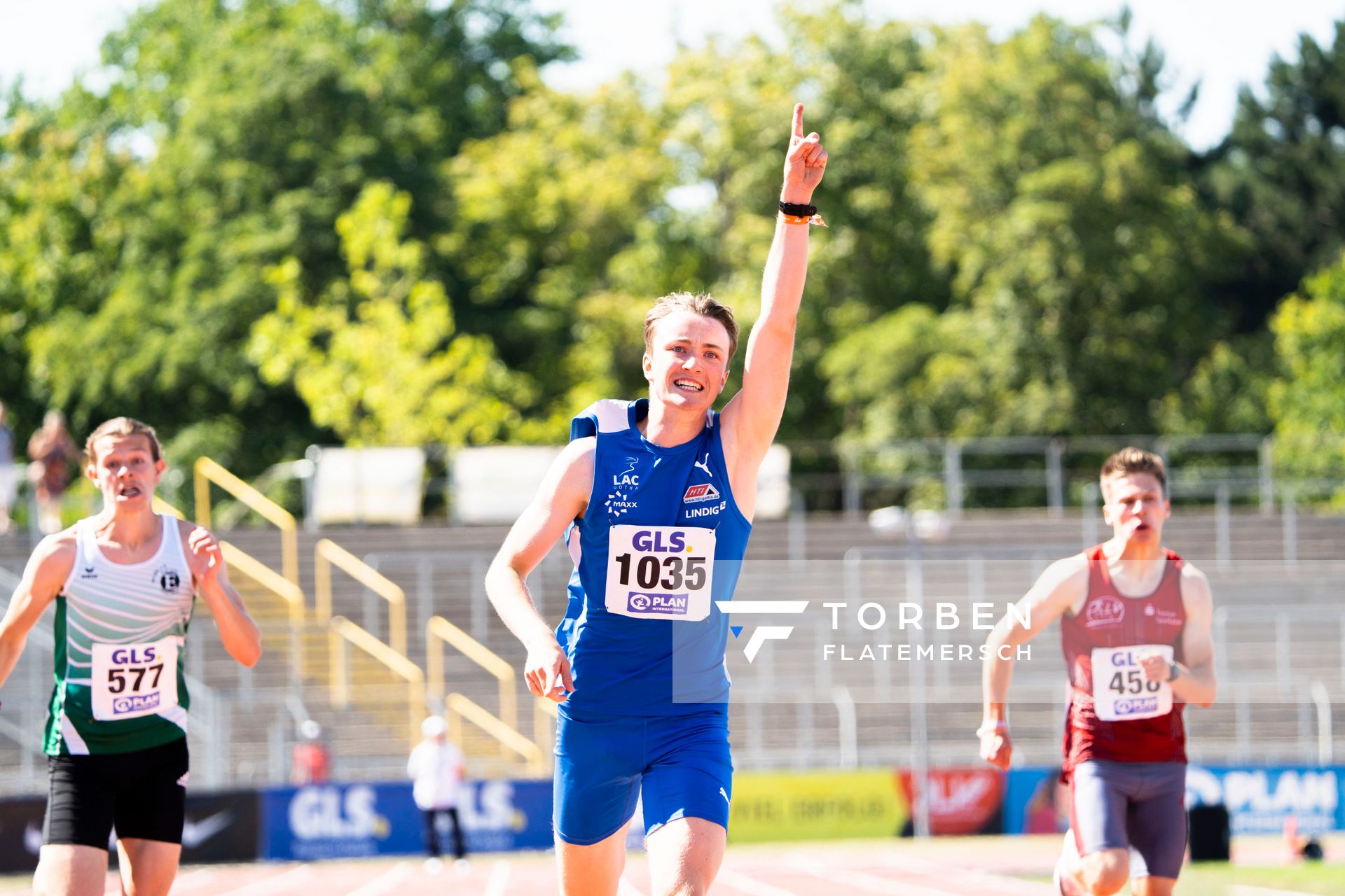 Benedikt Thomas Wallstein (Gothaer Leichtathletik Centrum) gewinnt die 200m in der U18 am 17.07.2022 waehrend den deutschen Leichtathletik-Jugendmeisterschaften 2022 in Ulm