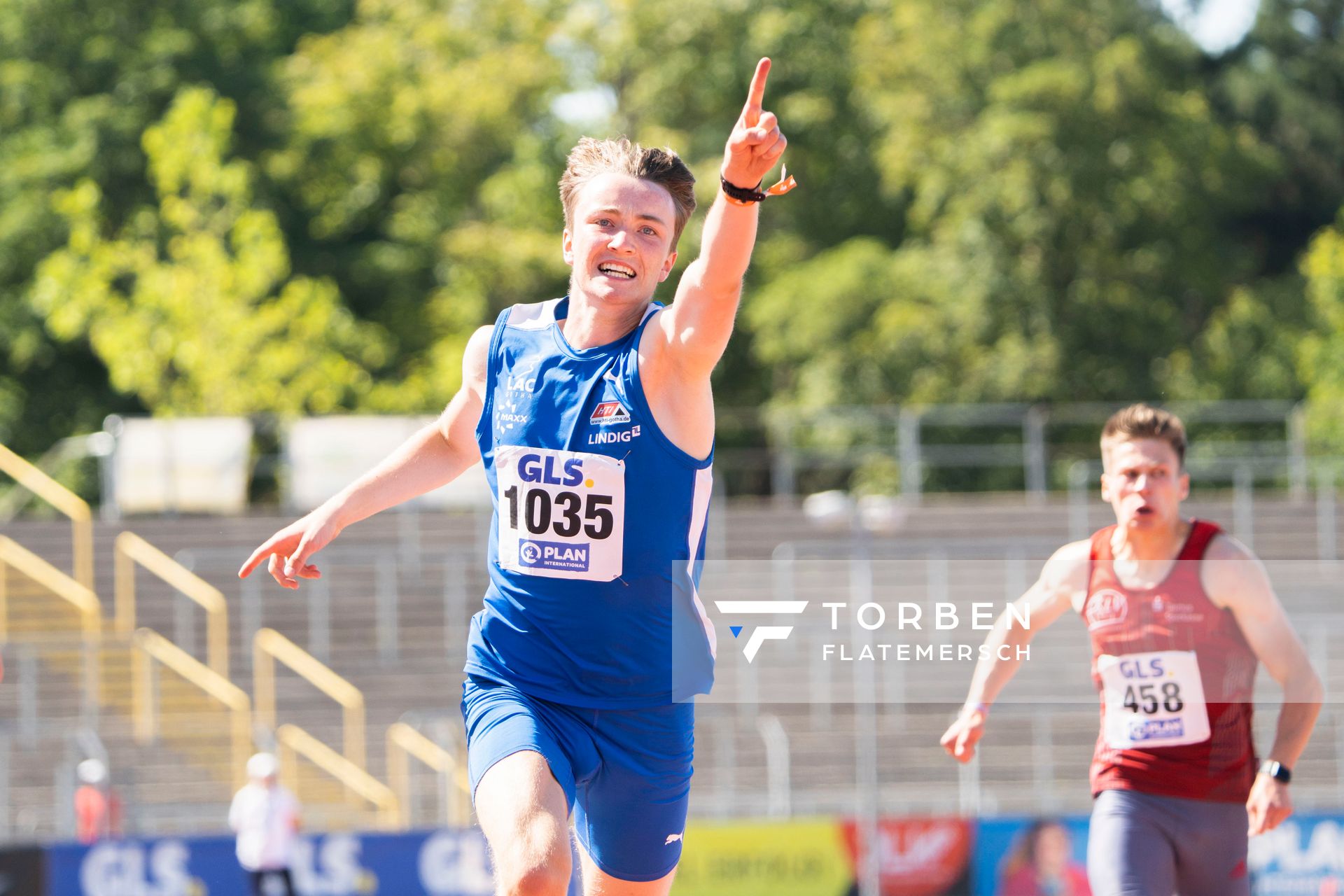 Benedikt Thomas Wallstein (Gothaer Leichtathletik Centrum) gewinnt die 200m in der U18 am 17.07.2022 waehrend den deutschen Leichtathletik-Jugendmeisterschaften 2022 in Ulm