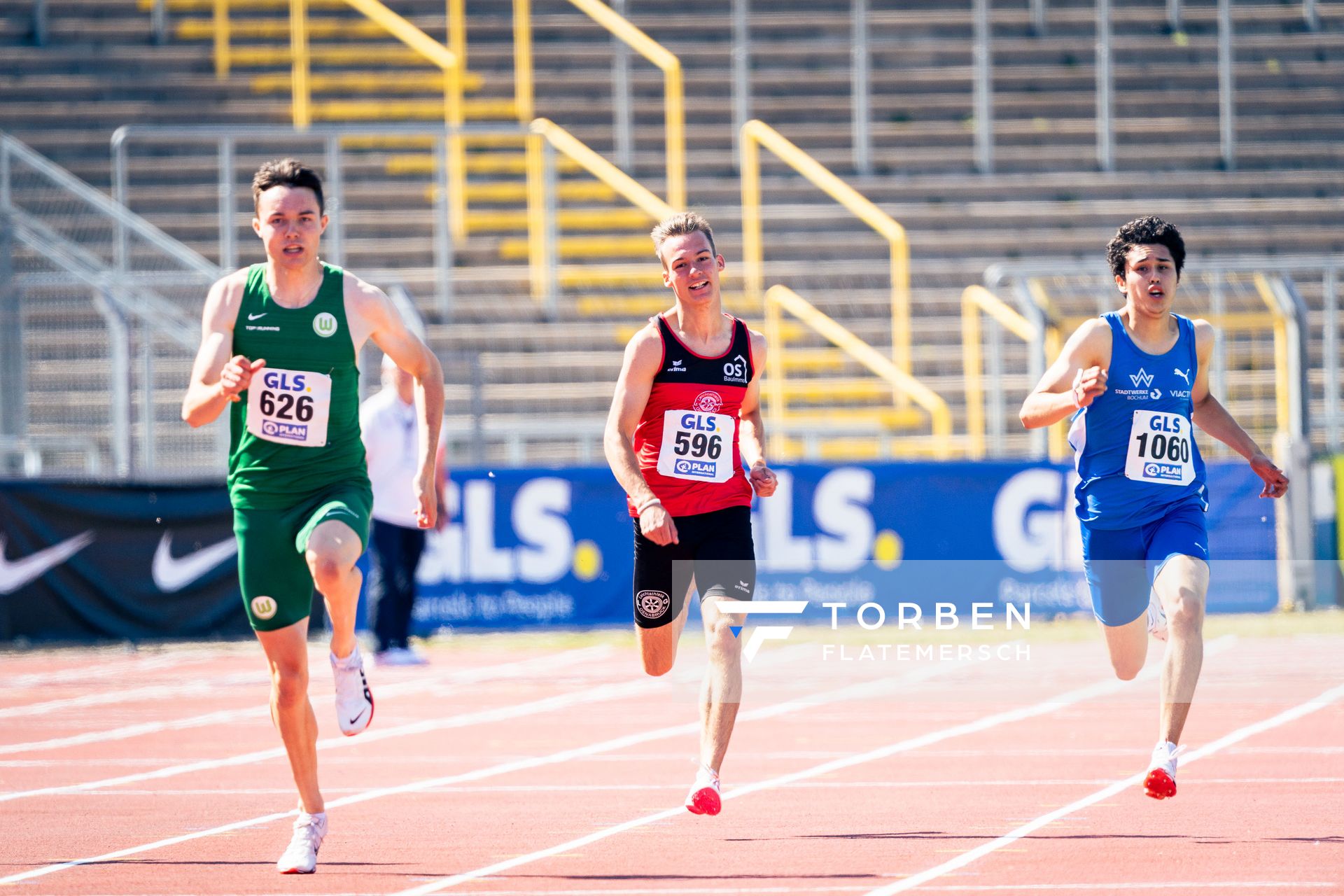 Tobias Morawietz (VfL Wolfsburg), Florian Kroll (LG Osnabrueck), Emil Bekker (TV Wattenscheid 01) im 200m Finale am 17.07.2022 waehrend den deutschen Leichtathletik-Jugendmeisterschaften 2022 in Ulm
