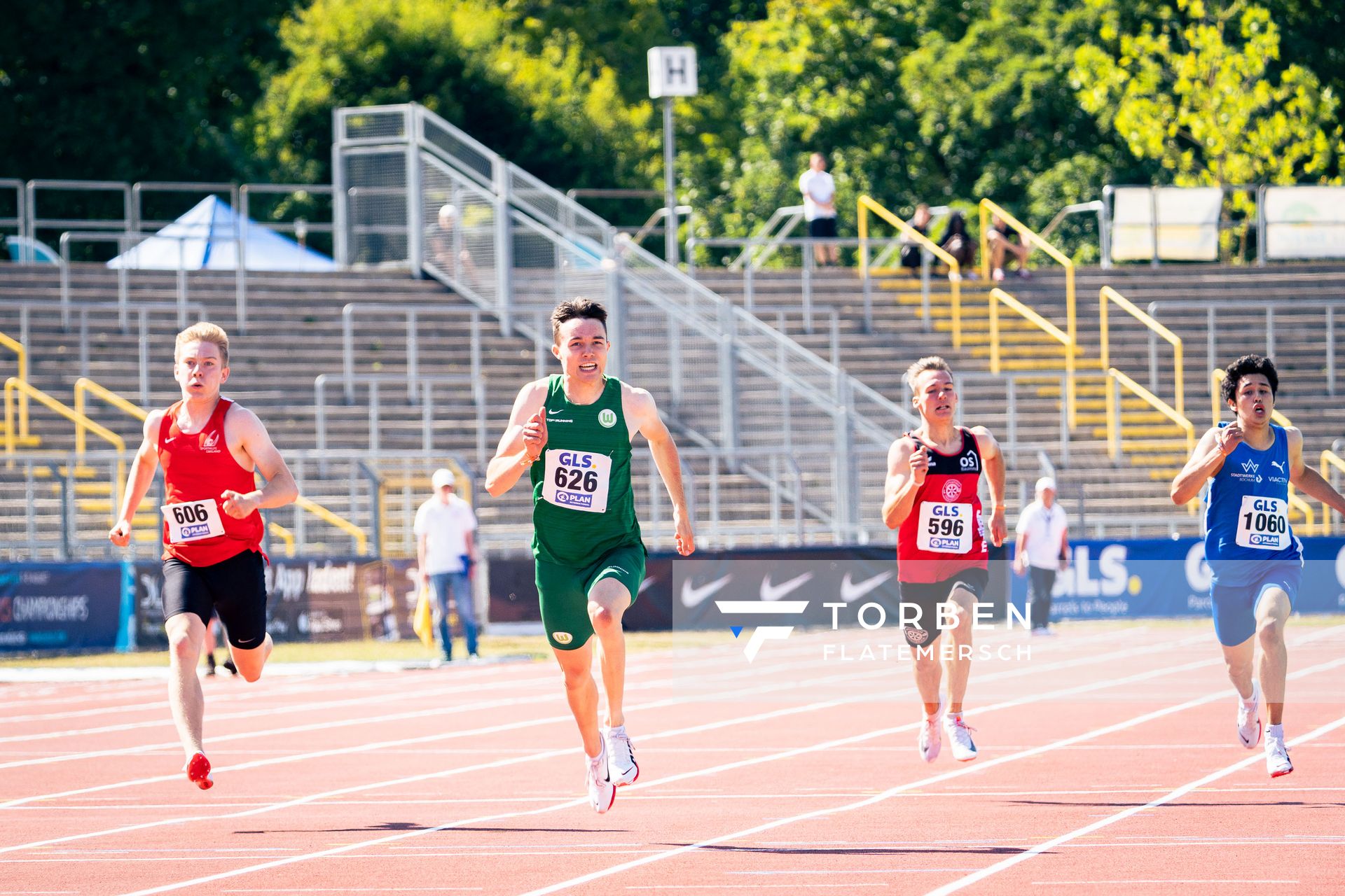 Thorben Finke (SV Sigiltra Soegel), Tobias Morawietz (VfL Wolfsburg), Florian Kroll (LG Osnabrueck), Emil Bekker (TV Wattenscheid 01) im 200m Finale am 17.07.2022 waehrend den deutschen Leichtathletik-Jugendmeisterschaften 2022 in Ulm