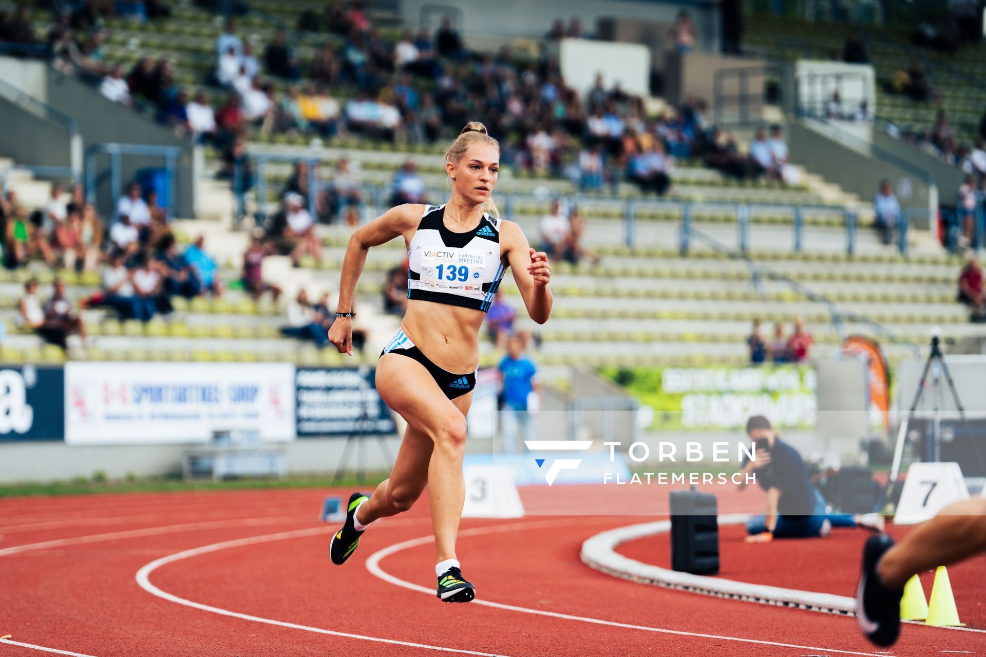 Luna Thiel (VfL Eintracht Hannover) ueber 400m am 06.08.2022 beim Lohrheide-Meeting im Lohrheidestadion in Bochum-Wattenscheid