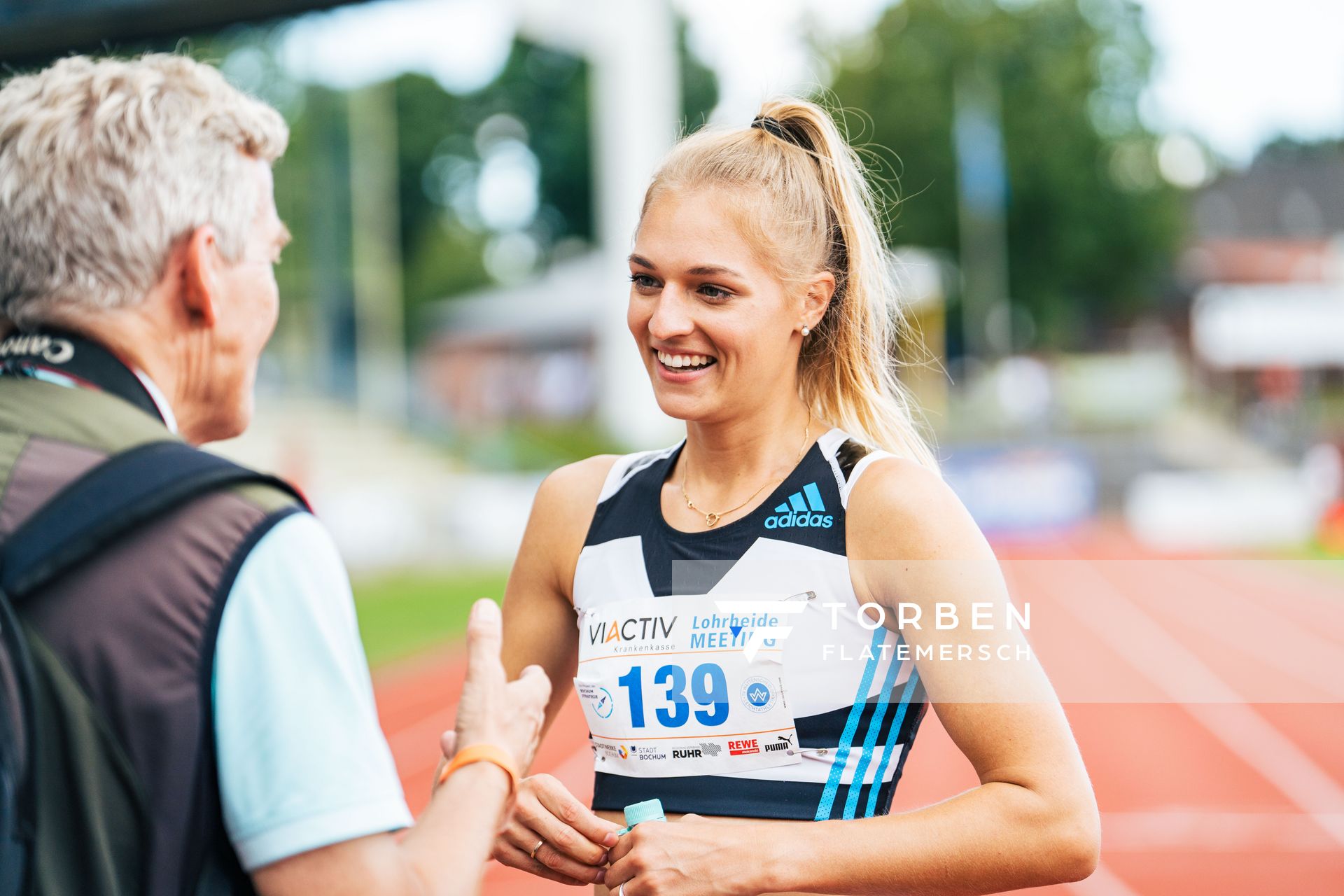 Luna Thiel (VfL Eintracht Hannover) nach dem 400m Lauf am 06.08.2022 beim Lohrheide-Meeting im Lohrheidestadion in Bochum-Wattenscheid