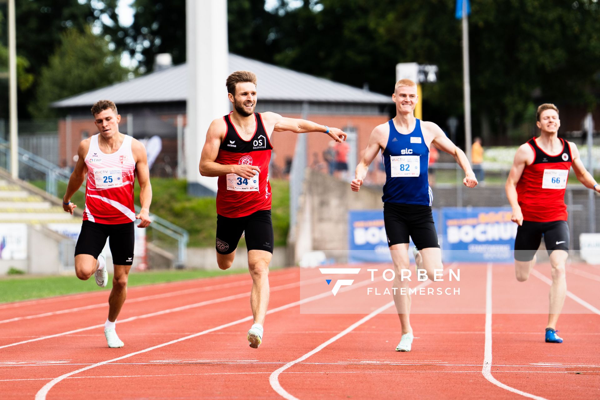 Jean Paul Bredau (SC Potsdam), Fabian Dammermann (LG Osnabrueck), Maximilian Kremser (Solinger LC), Kevin Joite (Dresdner SC 1898) ueber 400m am 06.08.2022 beim Lohrheide-Meeting im Lohrheidestadion in Bochum-Wattenscheid