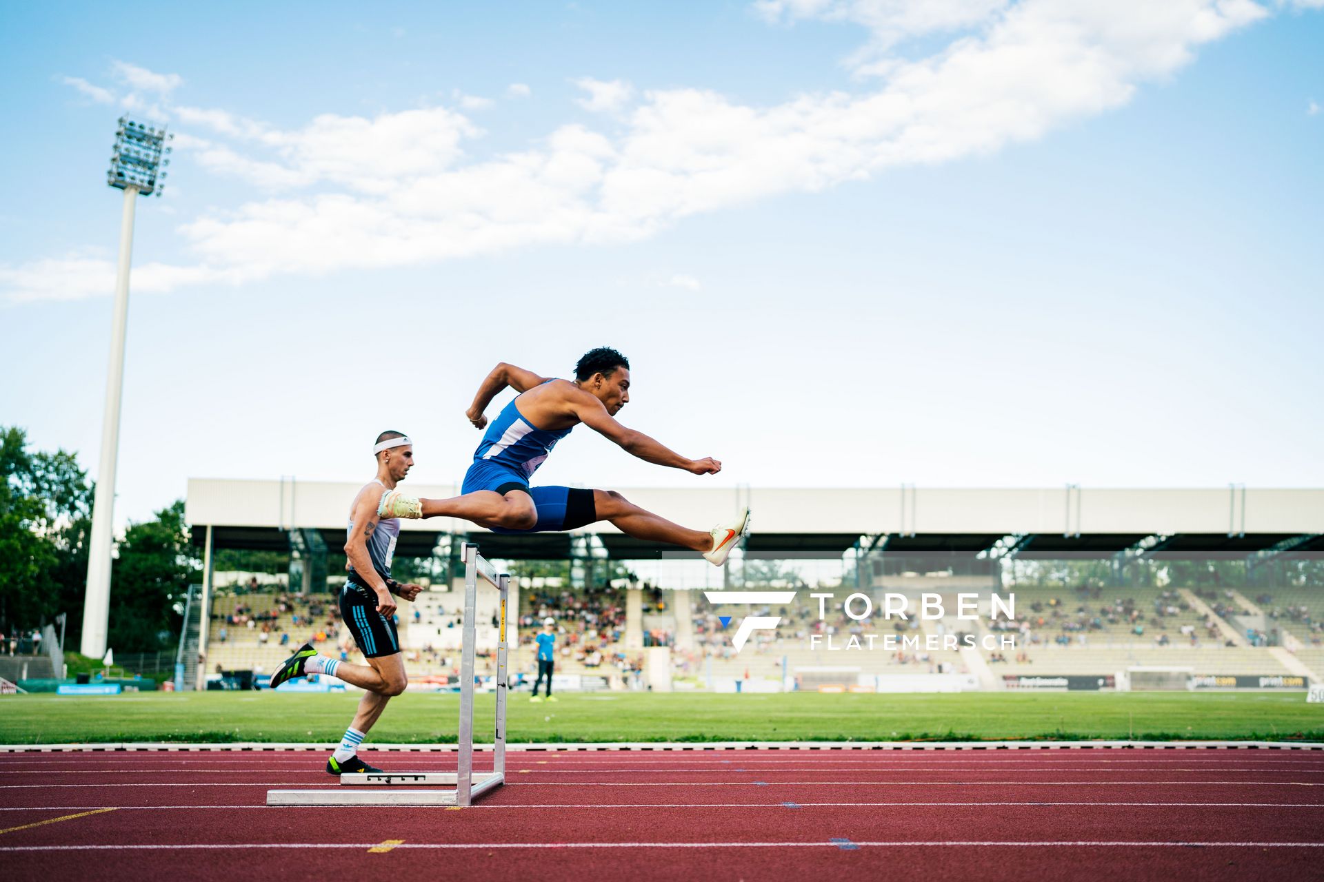 Jordan Gordon (OTB Osnabrueck) ueber 400m Huerden am 06.08.2022 beim Lohrheide-Meeting im Lohrheidestadion in Bochum-Wattenscheid