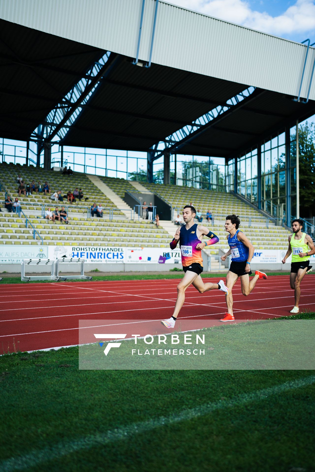 Maximilian Thorwirth (SFD 75 Duesseldorf-Sued) vor Tim Assmann (TV Villingen) am 06.08.2022 beim Lohrheide-Meeting im Lohrheidestadion in Bochum-Wattenscheid