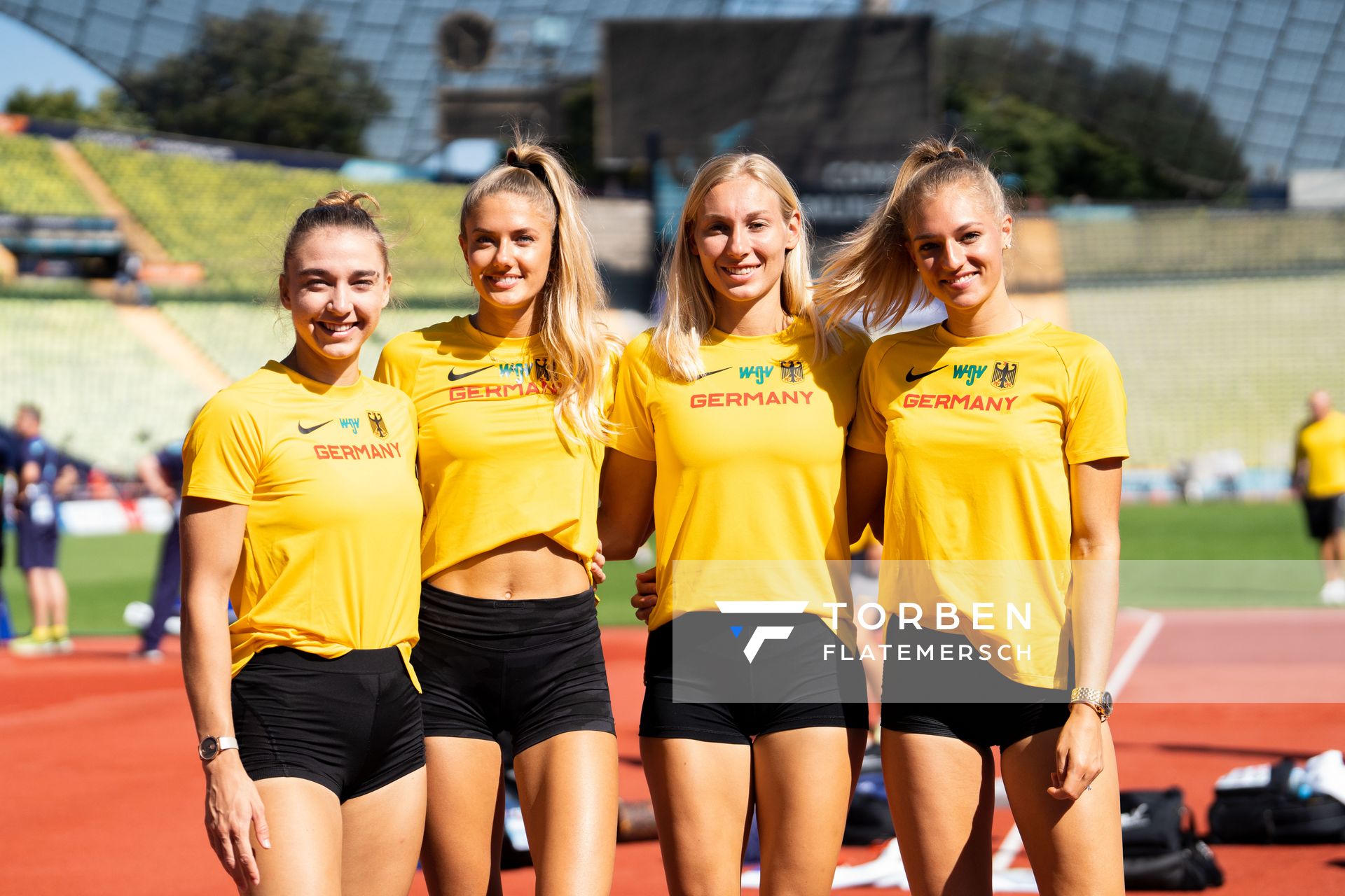 Training mit Mona Mayer (GER), Alica Schmidt (GER), Elisa Lechleitner (GER) und Luna Thiel (GER) am 14.08.2022 bei den Leichtathletik-Europameisterschaften im Olympiapark in Muenchen