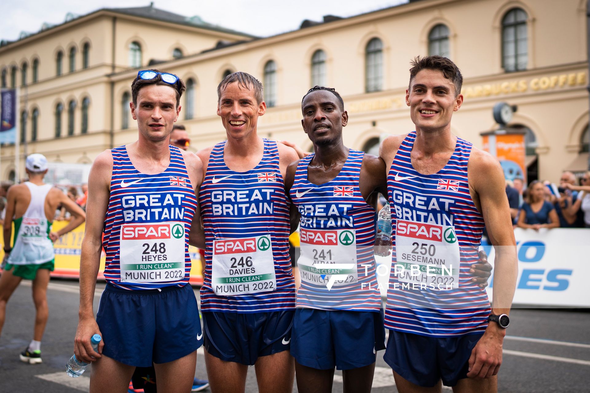 Andrew Heyes (GBR), Bethan Davies (GBR), Mohamud Aadan (GBR), Philip Sesemann (GBR); Marathon am 15.08.2022 bei den Leichtathletik-Europameisterschaften in Muenchen