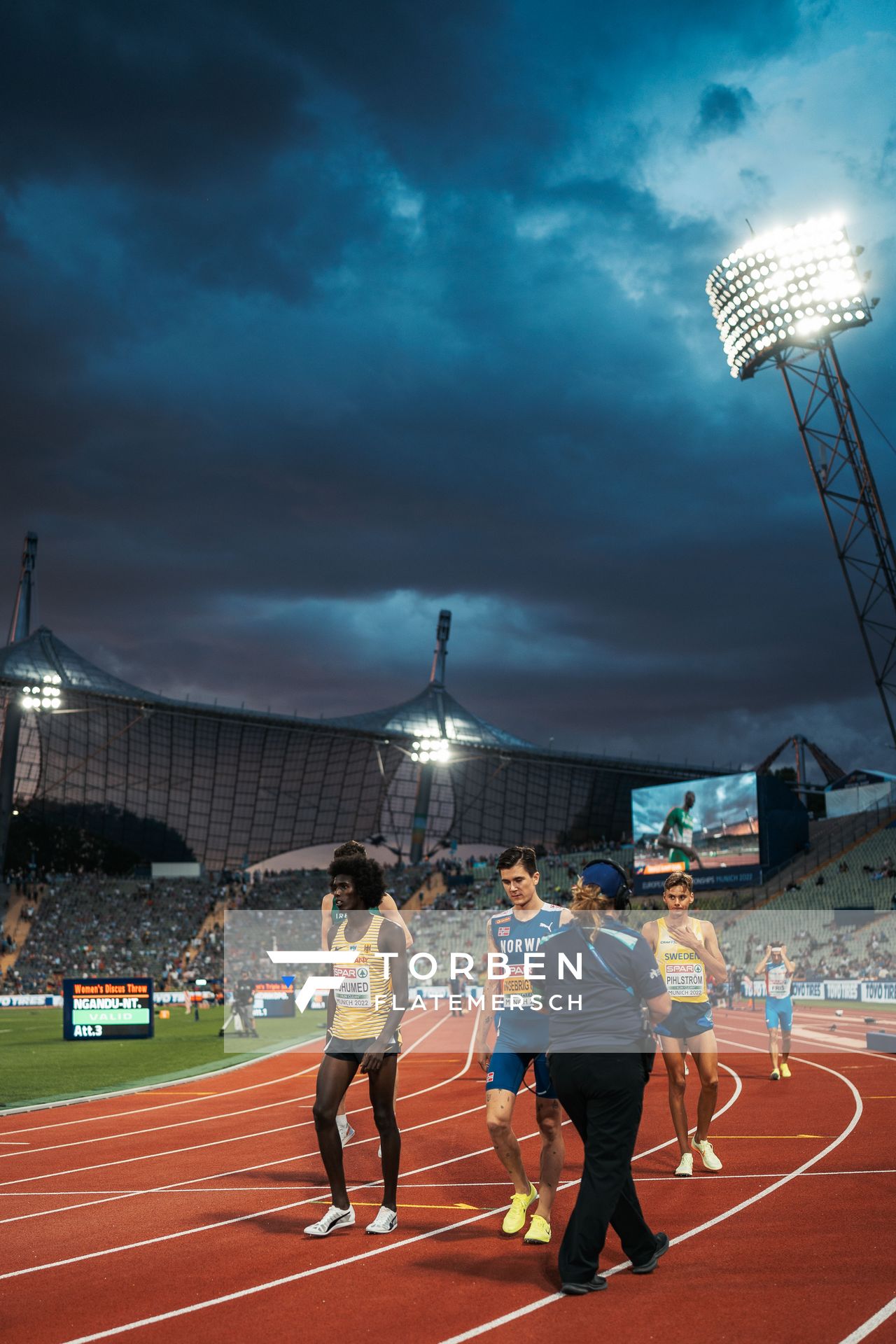 Mohamed Mohumed (GER) und Jakob Ingebrigtsen (NOR) am 15.08.2022 bei den Leichtathletik-Europameisterschaften in Muenchen