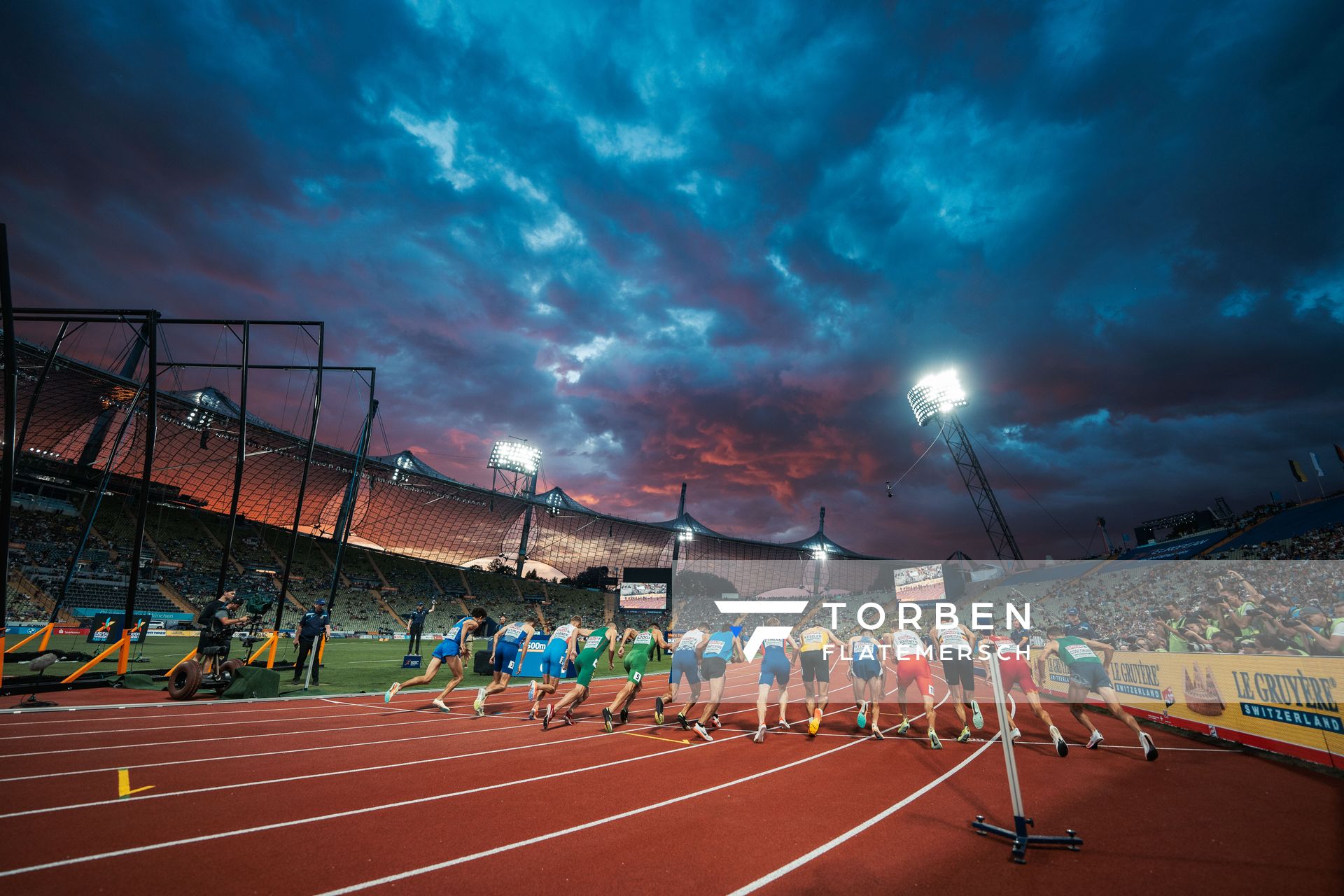 1500m Vorlauf mit Simas Bertasius (LTU), Istvan Szoegi (HUN), Azeddine Habz (FRA), Yervand Mkrtchyan (ARM), Ferdinand Kvan Edman (NOR), Christoph Kessler (GER), Matthew Stonier (GBR), Michal Rozmys (POL), Ruben Verheyden (BEL) am 15.08.2022 bei den Leichtathletik-Europameisterschaften in Muenchen