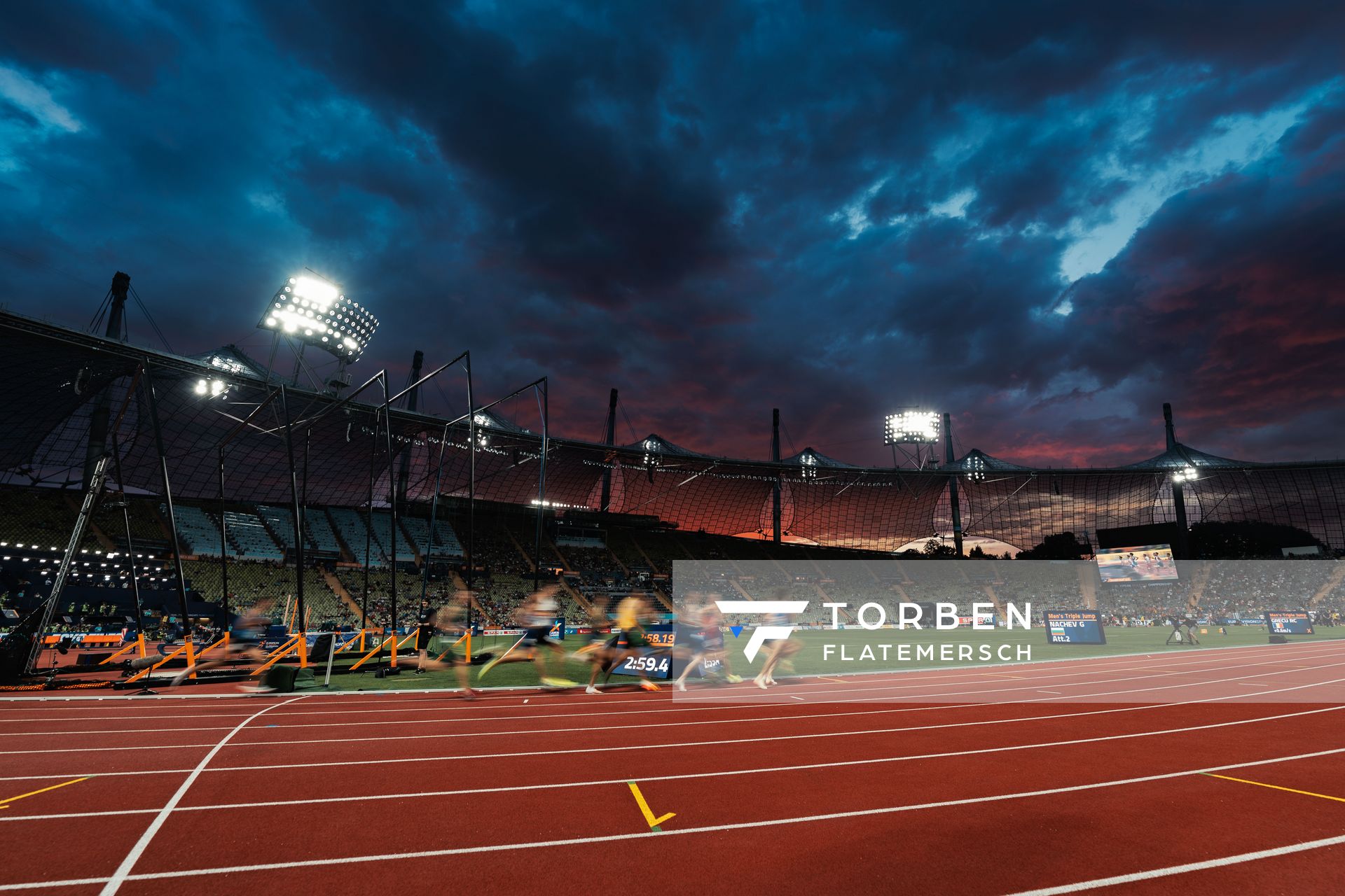 1500m Vorlauf mit Simas Bertasius (LTU), Istvan Szoegi (HUN), Azeddine Habz (FRA), Yervand Mkrtchyan (ARM), Ferdinand Kvan Edman (NOR), Christoph Kessler (GER), Matthew Stonier (GBR), Michal Rozmys (POL), Ruben Verheyden (BEL) am 15.08.2022 bei den Leichtathletik-Europameisterschaften in Muenchen