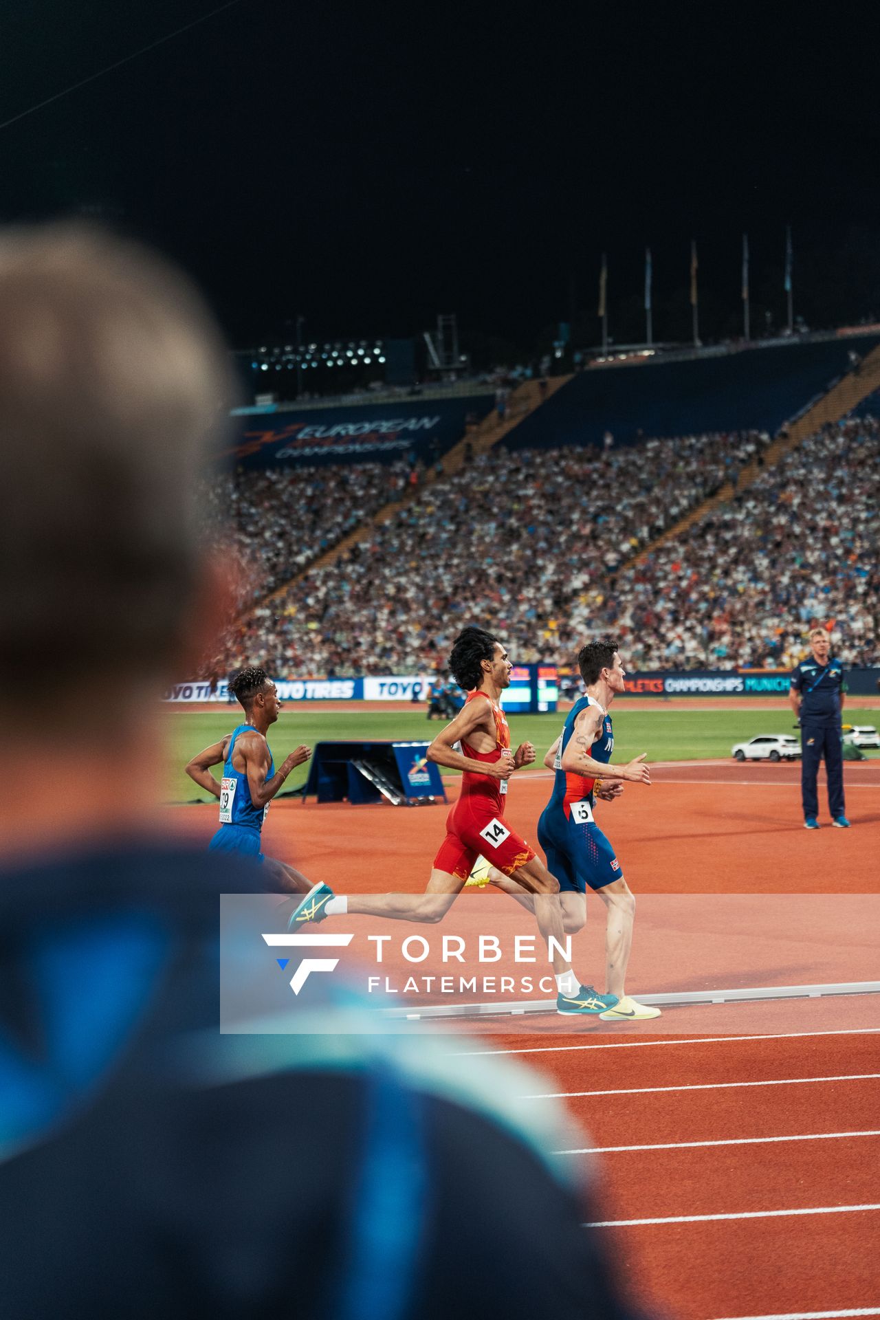 Jakob Ingebrigtsen (NOR) vor Mohamed Katir (ESP) und  am 16.08.2022 bei den Leichtathletik-Europameisterschaften in Muenchen