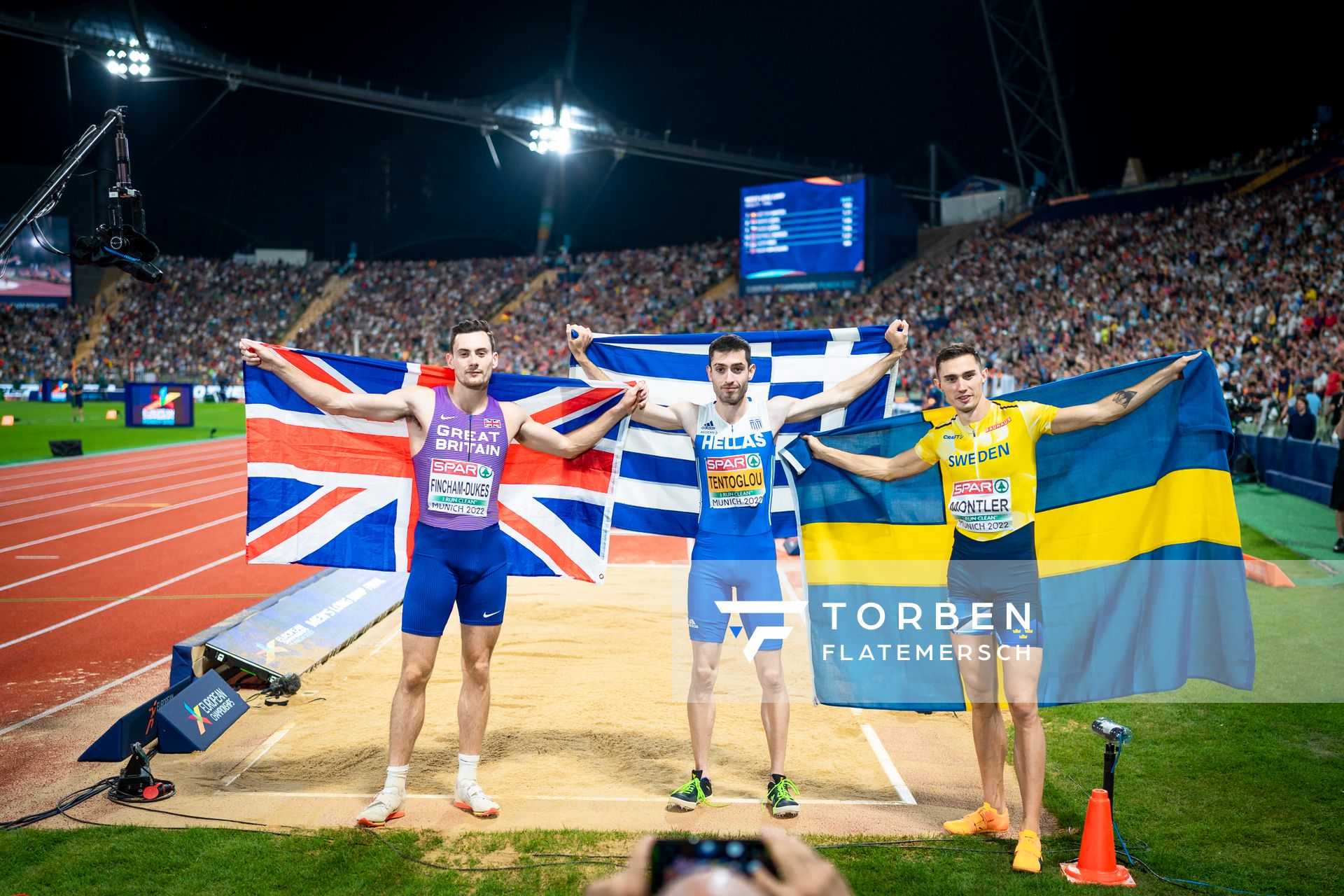 Jacob Fincham-Dukes (GBR), Miltiadis Tentoglou (GRE), Thobias Montler (SWE) am 16.08.2022 bei den Leichtathletik-Europameisterschaften in Muenchen