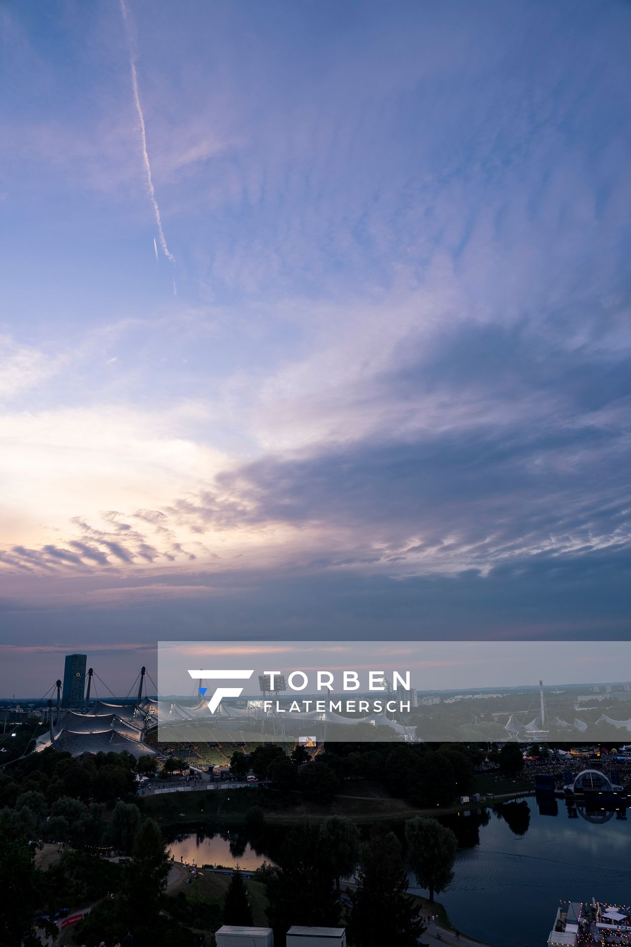 Der Olympiapark mit Blick auf das Olympiastadion am 17.08.2022 bei den Leichtathletik-Europameisterschaften in Muenchen