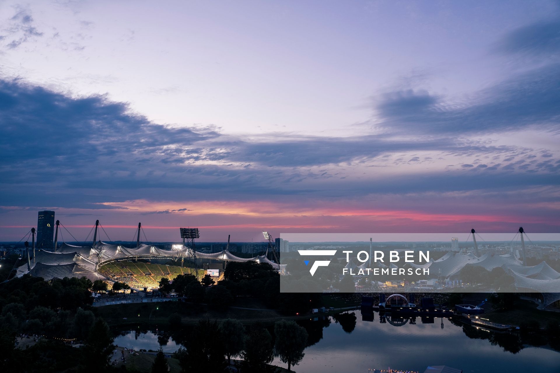 Der Olympiapark mit Blick auf das Olympiastadion am 17.08.2022 bei den Leichtathletik-Europameisterschaften in Muenchen