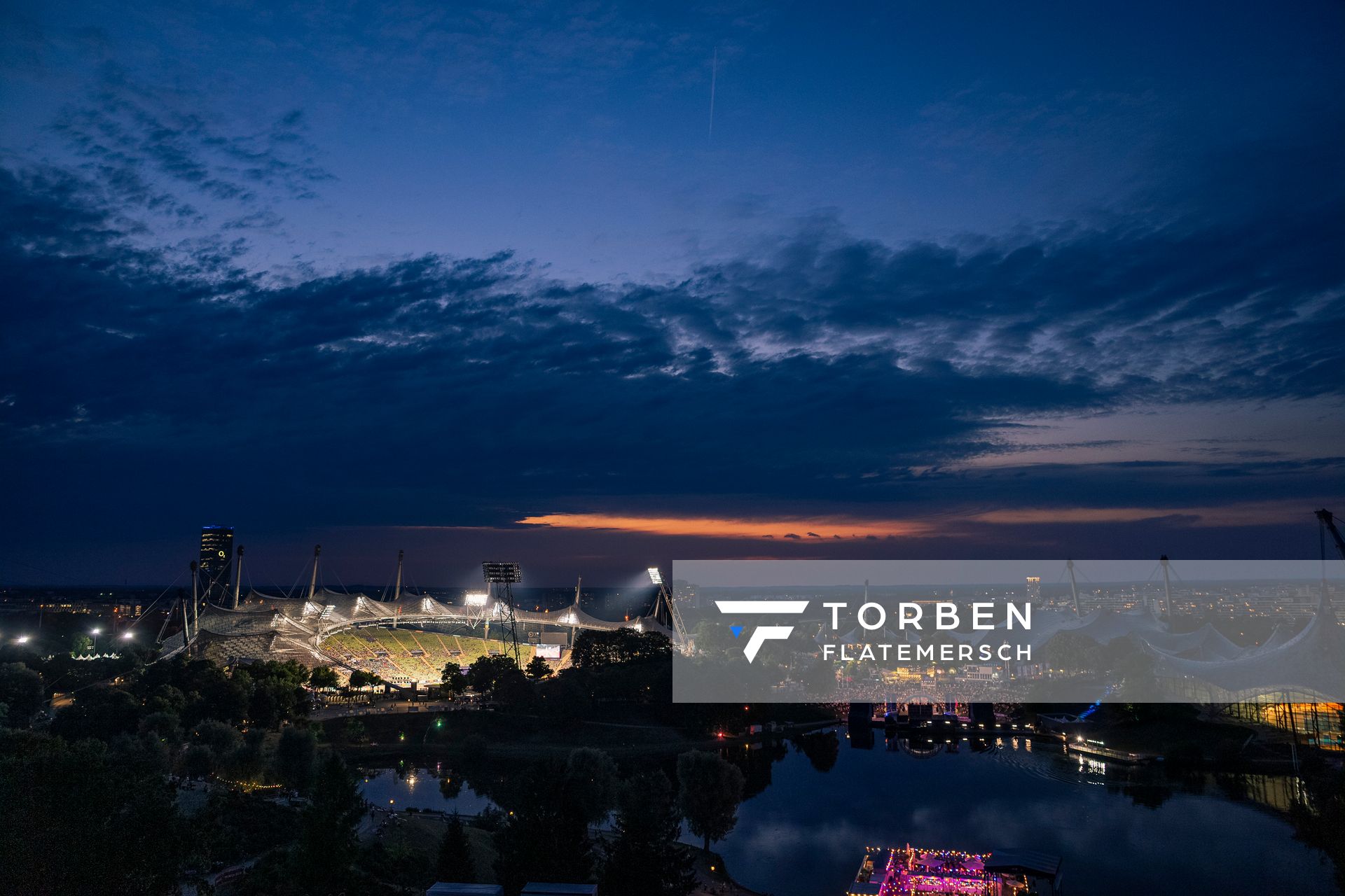 Der Olympiapark mit Blick auf das Olympiastadion am 17.08.2022 bei den Leichtathletik-Europameisterschaften in Muenchen