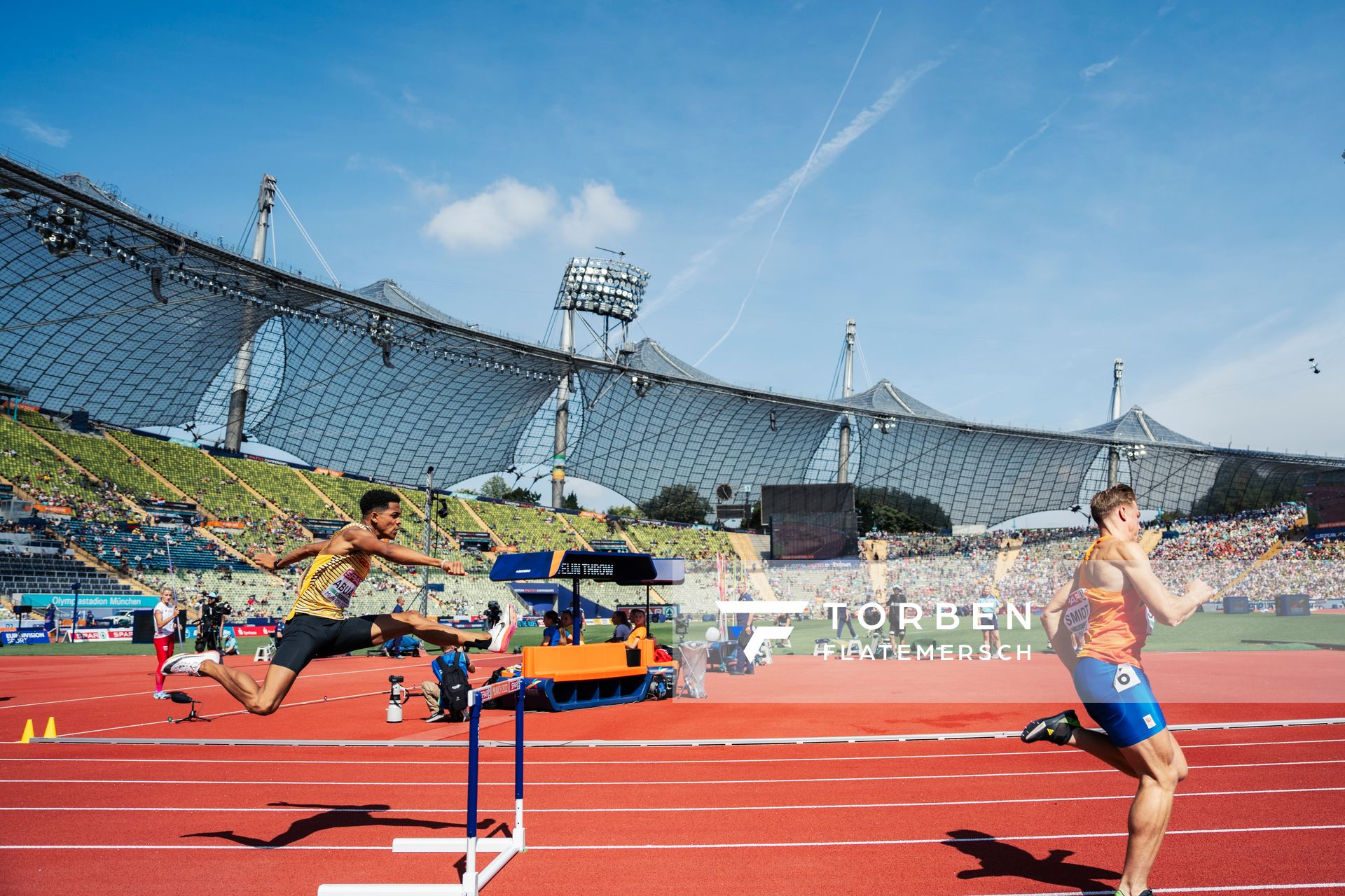 Joshua Abuaku (GER) ueber die 400m Huerden am 18.08.2022 bei den Leichtathletik-Europameisterschaften in Muenchen