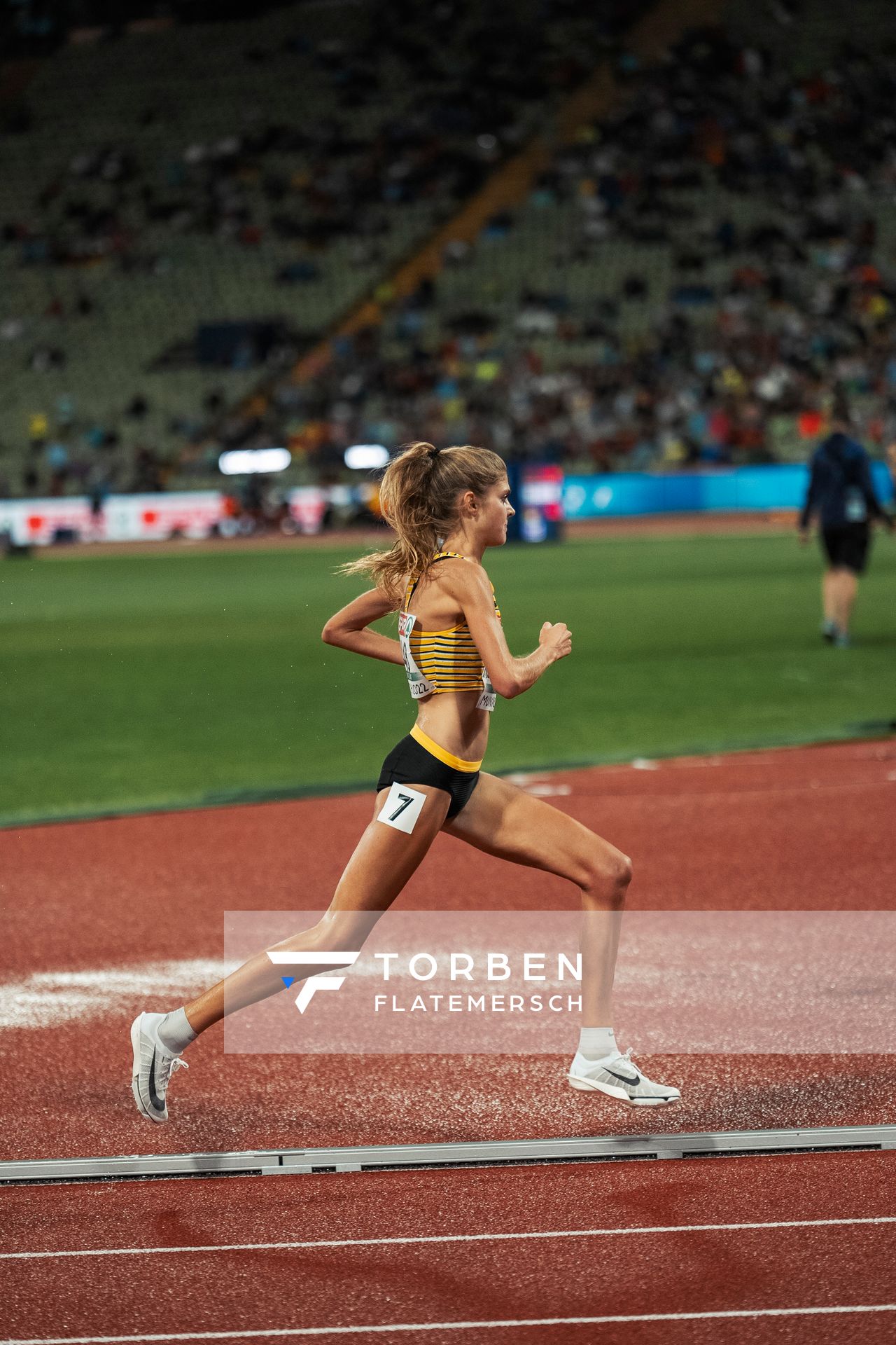 Konstanze Klosterhalfen (GER) ueber Gold am 18.08.2022 bei den Leichtathletik-Europameisterschaften in Muenchen