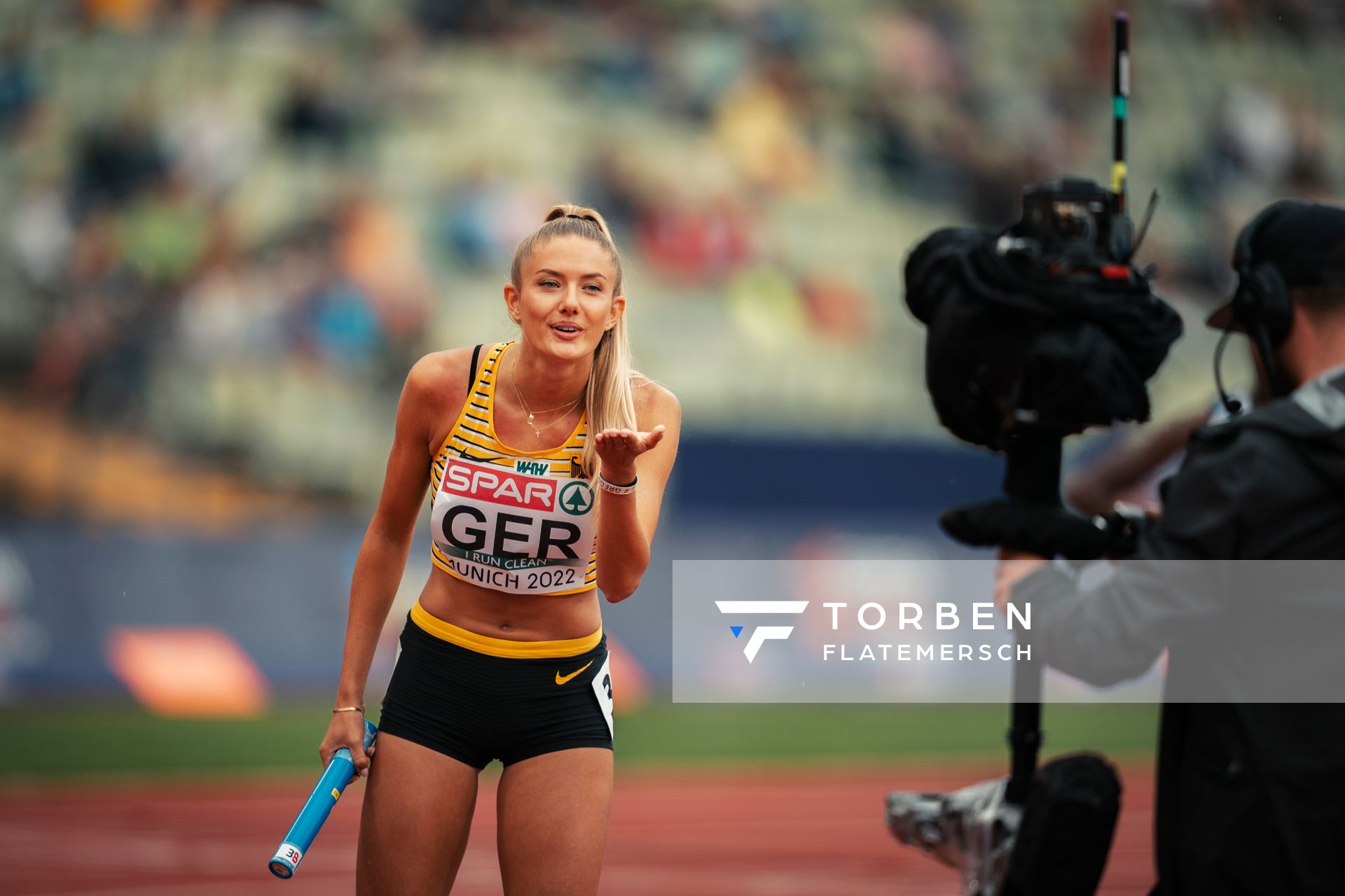 Alica Schmidt (GER) als Startlaeuferin der 4x400m Staffel von Deutschland am 19.08.2022 bei den Leichtathletik-Europameisterschaften in Muenchen