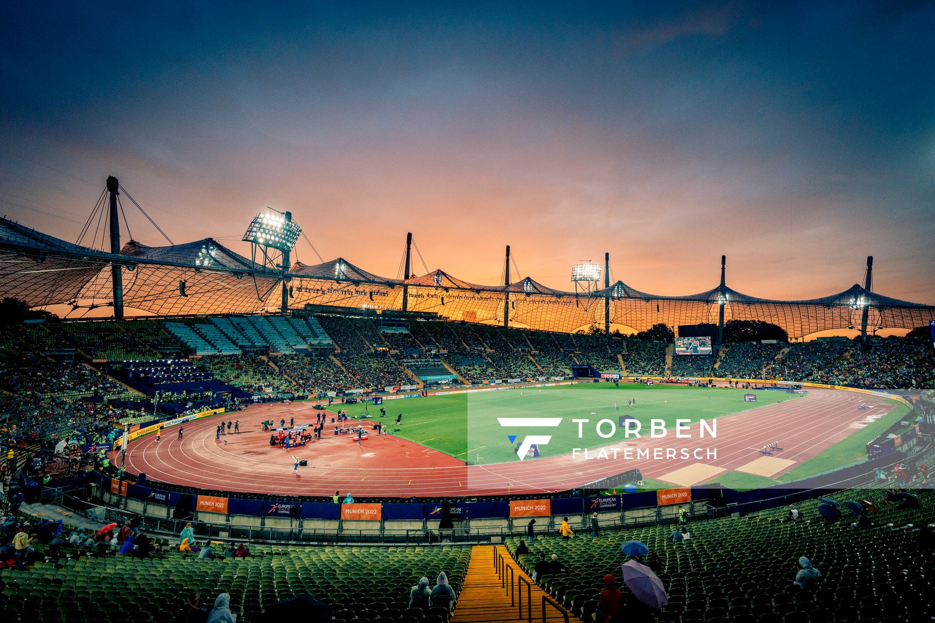 Sonnenuntergang im Olympiastadion am 20.08.2022 bei den Leichtathletik-Europameisterschaften in Muenchen