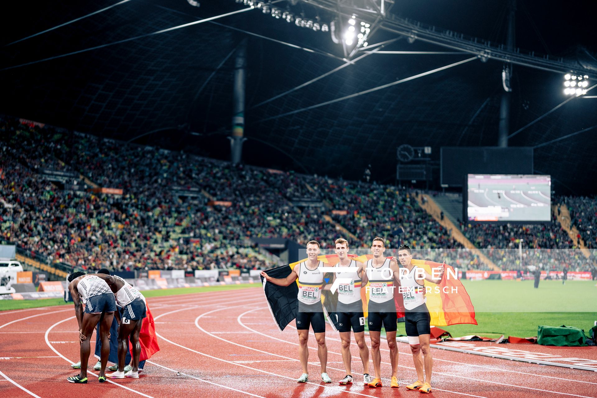 Die 4x400m Staffel von Belgien mit Alexander Doom (BEL), Julien Watrin (BEL), Kevin Borlee (BEL) und Dylan Borlee (BEL) am 20.08.2022 bei den Leichtathletik-Europameisterschaften in Muenchen