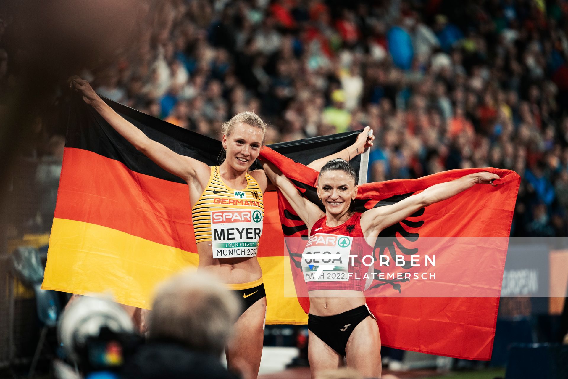 Lea Meyer (GER) und Luiza Gega (ALB) am 20.08.2022 bei den Leichtathletik-Europameisterschaften in Muenchen