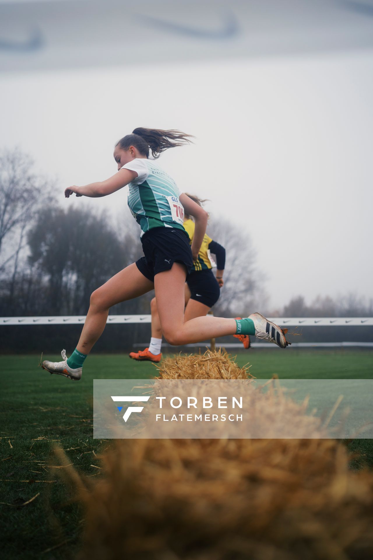 Sofia Cuesta-Fuoss (NO/ TuS Erkrath 1930 e.V.) am 26.11.2022 waehrend den deutschen Crosslauf-Meisterschaften auf Sportanlage an der Ringstrasse in Loeningen