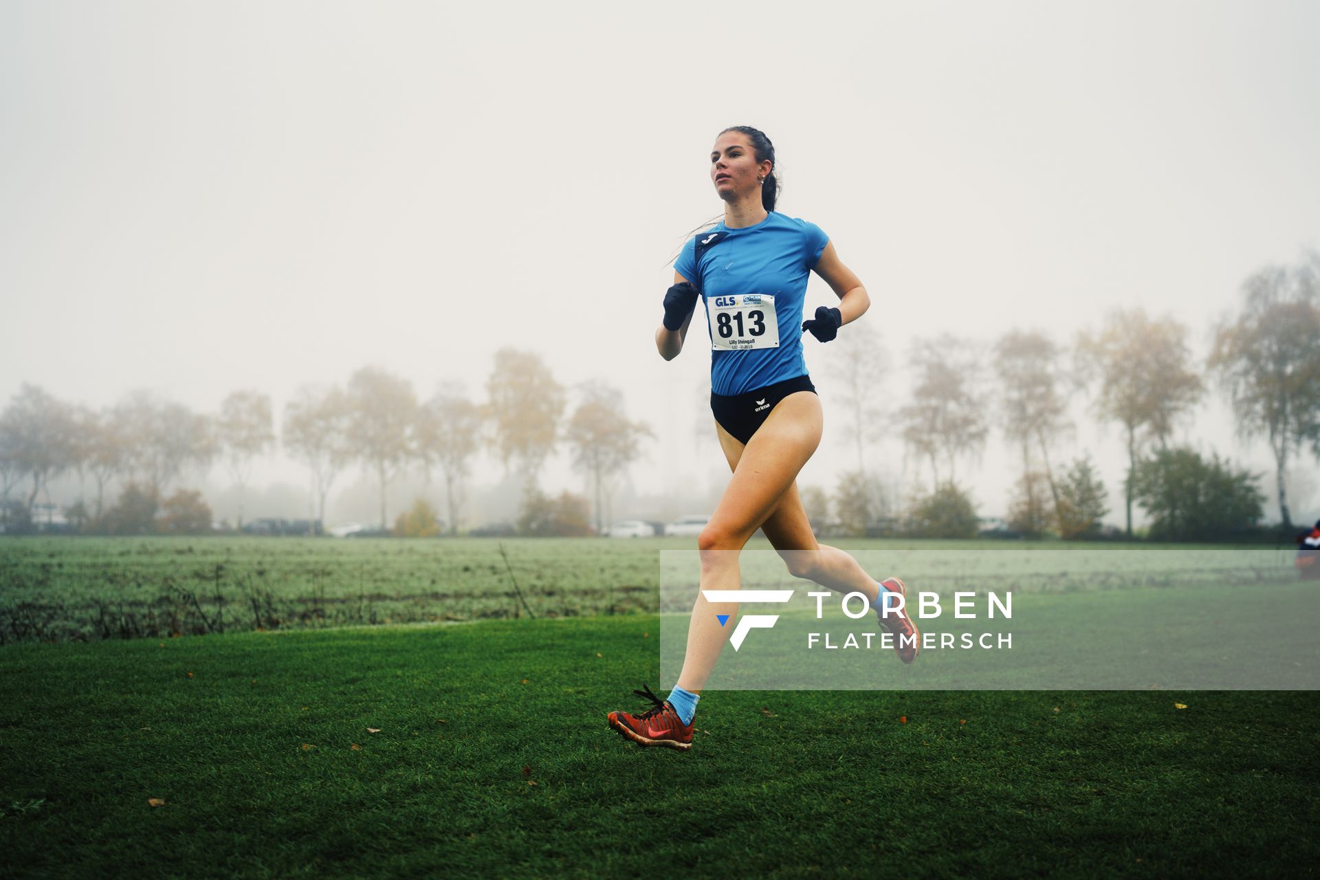 Lilly Steingass (SN/ TSV Einheit Grimma) am 26.11.2022  waehrend den deutschen Crosslauf-Meisterschaften auf Sportanlage an der Ringstrasse in Loeningen