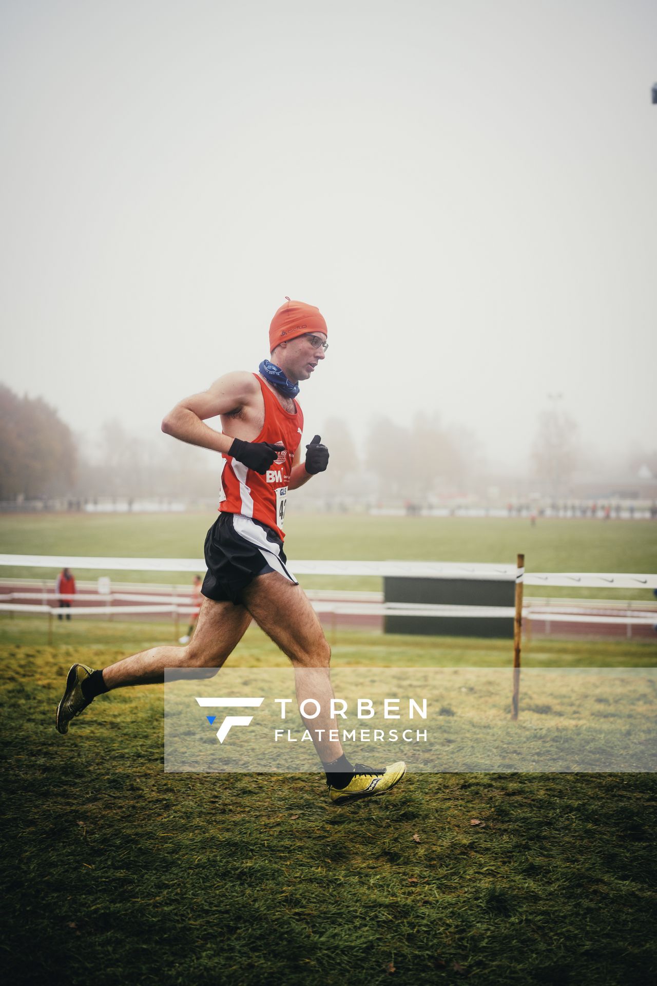 Henrik Wagner (NI/ LG Braunschweig) am 26.11.2022  waehrend den deutschen Crosslauf-Meisterschaften auf Sportanlage an der Ringstrasse in Loeningen