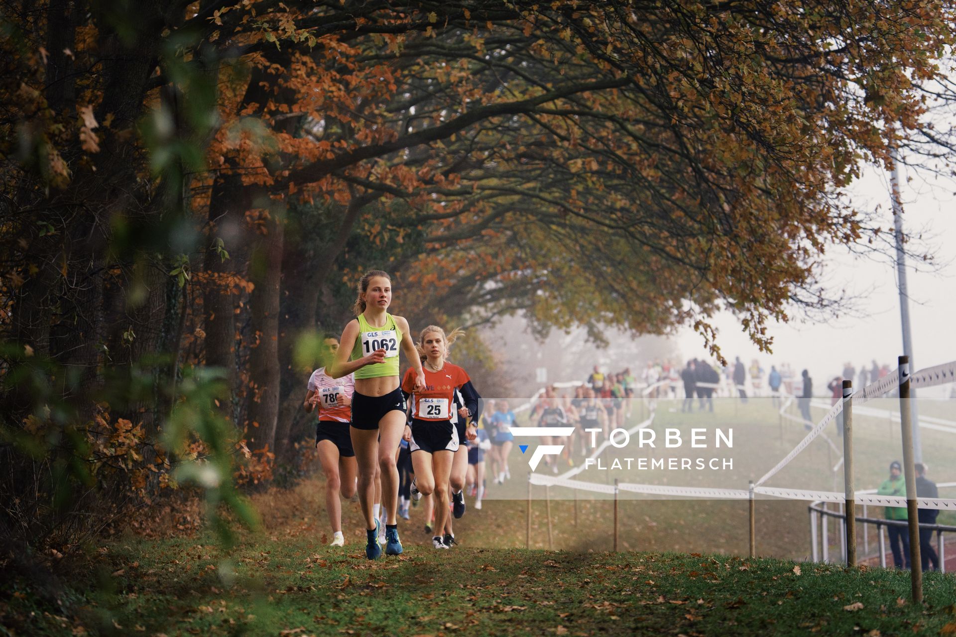 Kira Weis (Wue/ KSG Gerlingen) am 26.11.2022 waehrend den deutschen Crosslauf-Meisterschaften auf Sportanlage an der Ringstrasse in Loeningen am 26.11.2022 waehrend den deutschen Crosslauf-Meisterschaften auf Sportanlage an der Ringstrasse in Loeningen