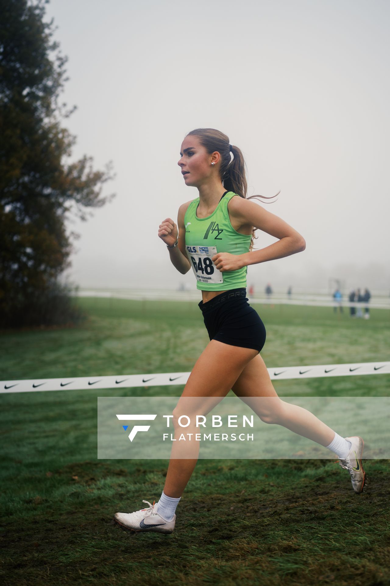 Sophie Kellermann (NO/ LAZ Moenchengladbach) am 26.11.2022 waehrend den deutschen Crosslauf-Meisterschaften auf Sportanlage an der Ringstrasse in Loeningen