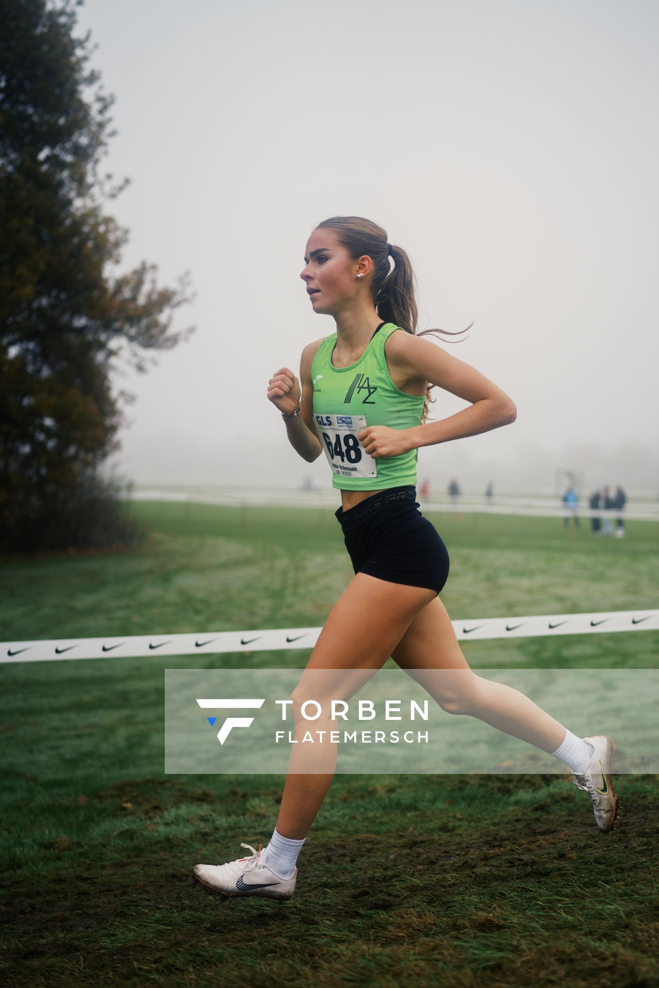 Sophie Kellermann (NO/ LAZ Moenchengladbach) am 26.11.2022  waehrend den deutschen Crosslauf-Meisterschaften auf Sportanlage an der Ringstrasse in Loeningen