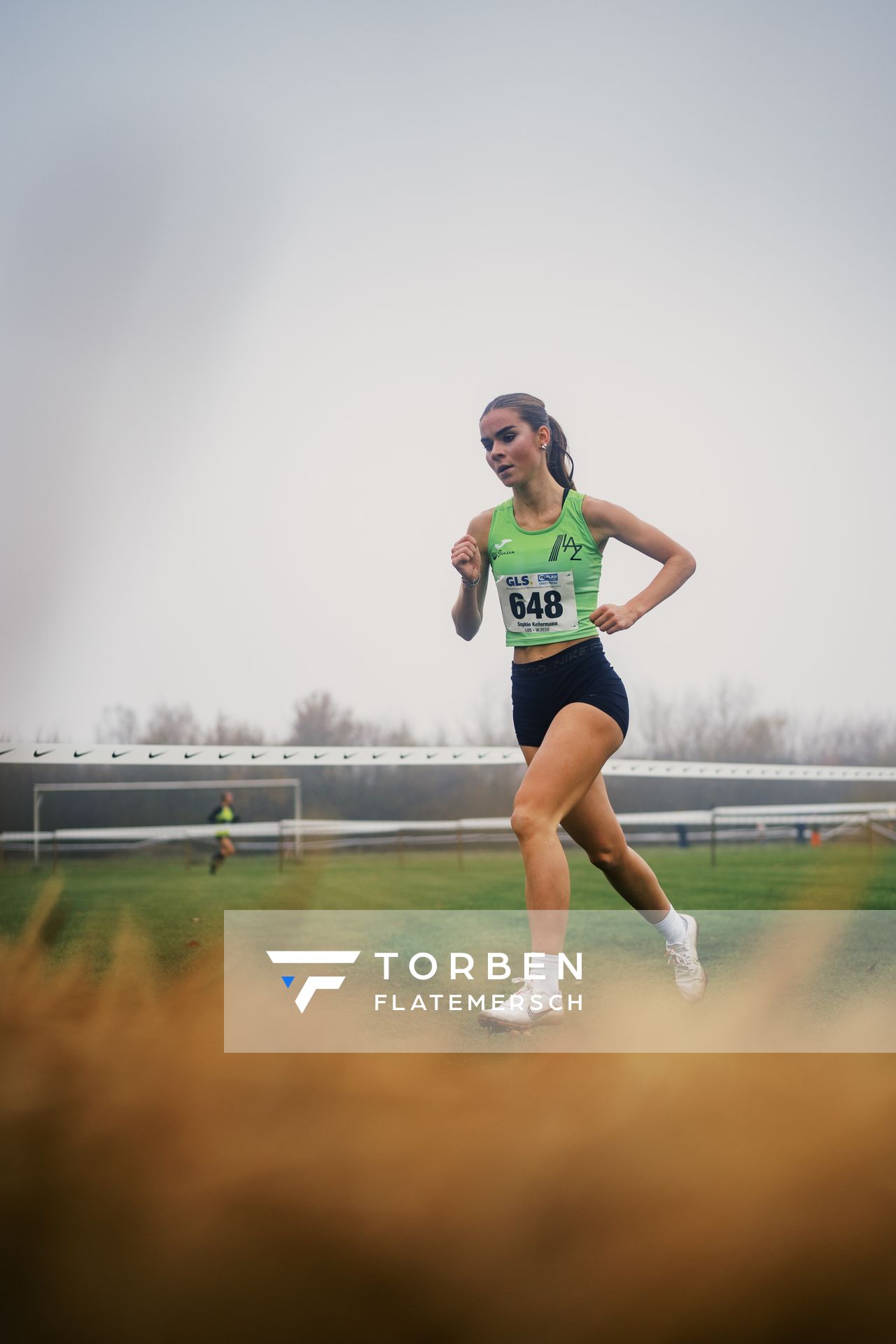 Sophie Kellermann (NO/ LAZ Moenchengladbach) am 26.11.2022  waehrend den deutschen Crosslauf-Meisterschaften auf Sportanlage an der Ringstrasse in Loeningen