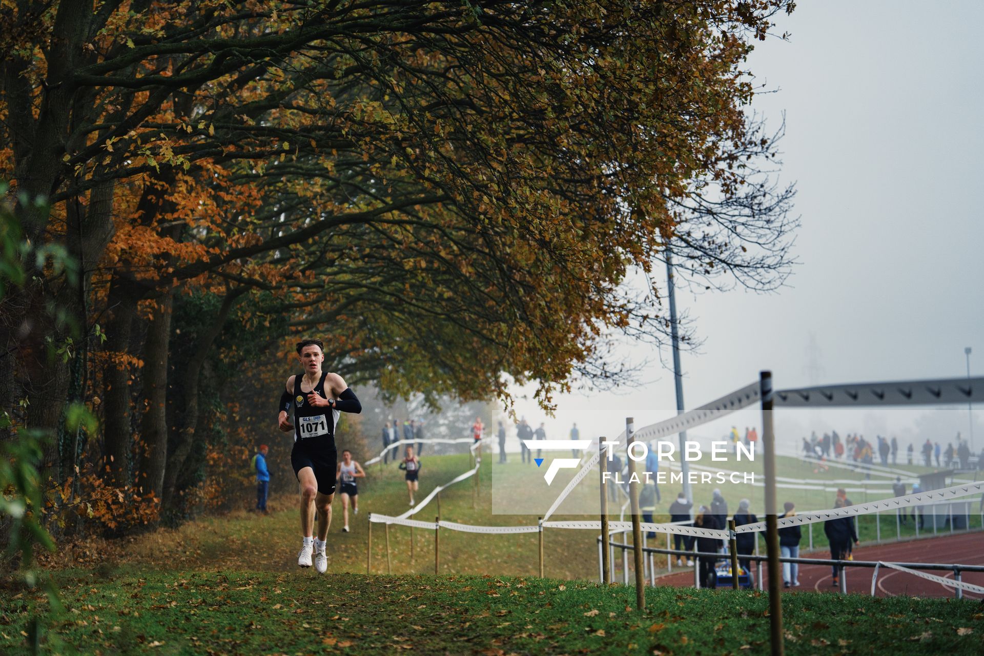 Kurt Lauer (Wue/ LAZ Ludwigsburg) am 26.11.2022  waehrend den deutschen Crosslauf-Meisterschaften auf Sportanlage an der Ringstrasse in Loeningen