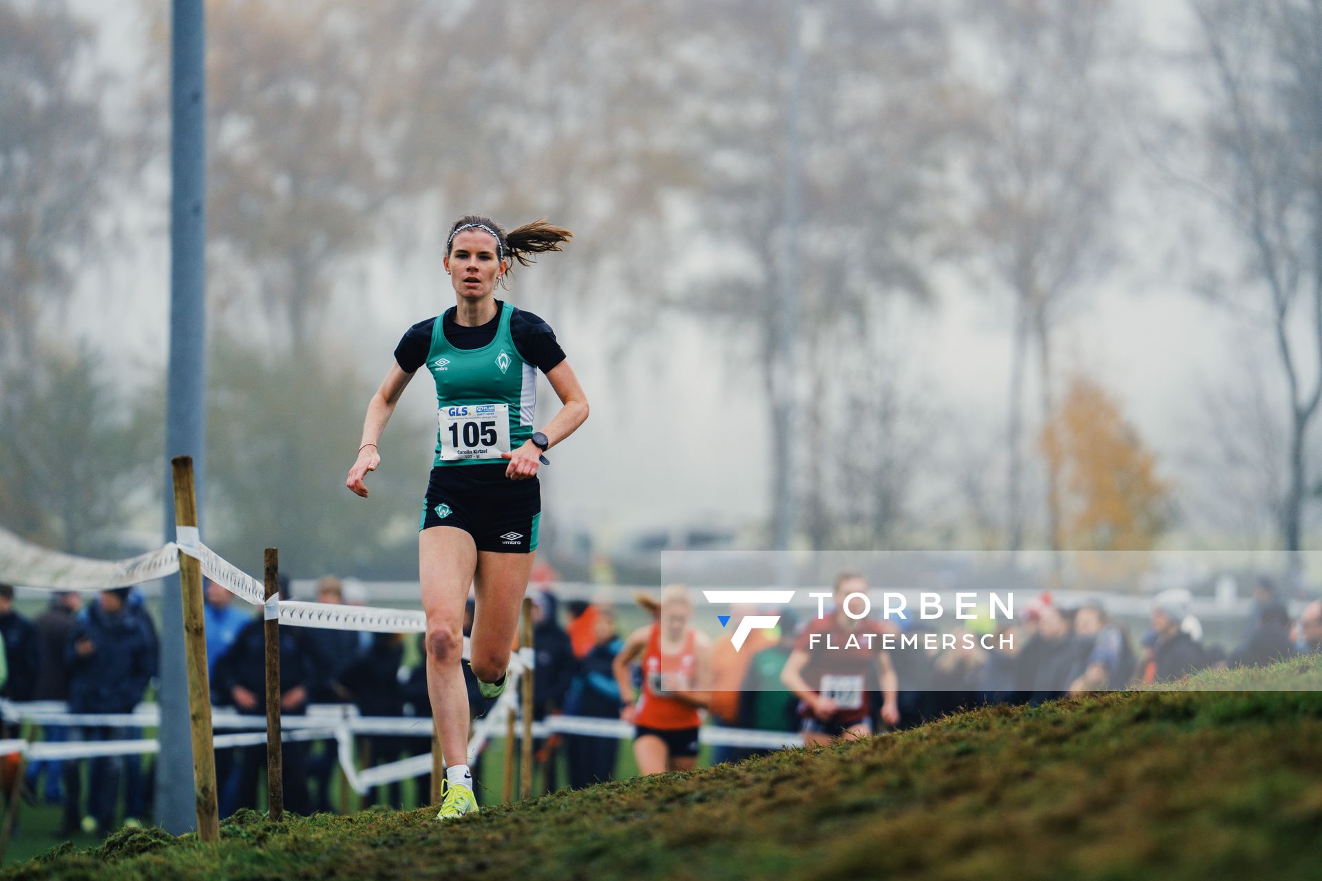 Carolin Kirtzel (BR/ SV Werder Bremen) am 26.11.2022 waehrend den deutschen Crosslauf-Meisterschaften auf Sportanlage an der Ringstrasse in Loeningen