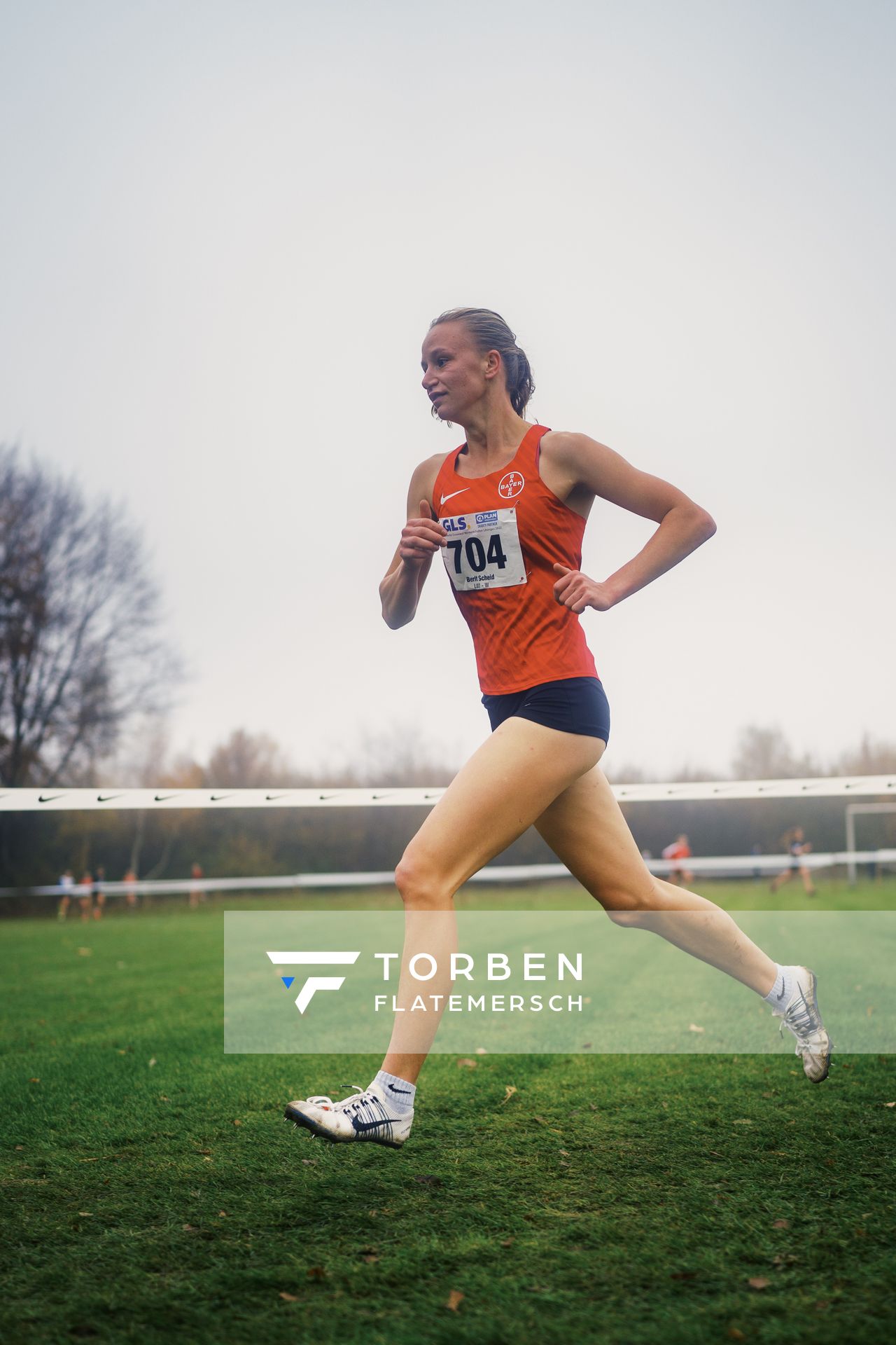 Berit Scheid (NO/ TSV Bayer o4 Leverkusen)am 26.11.2022  waehrend den deutschen Crosslauf-Meisterschaften auf Sportanlage an der Ringstrasse in Loeningen