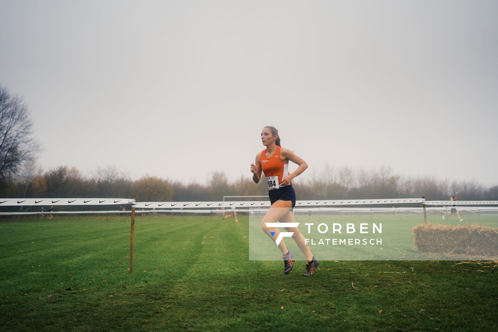 Margot Wyrwoll (WE/ LG Brillux Muenster)am 26.11.2022  waehrend den deutschen Crosslauf-Meisterschaften auf Sportanlage an der Ringstrasse in Loeningen