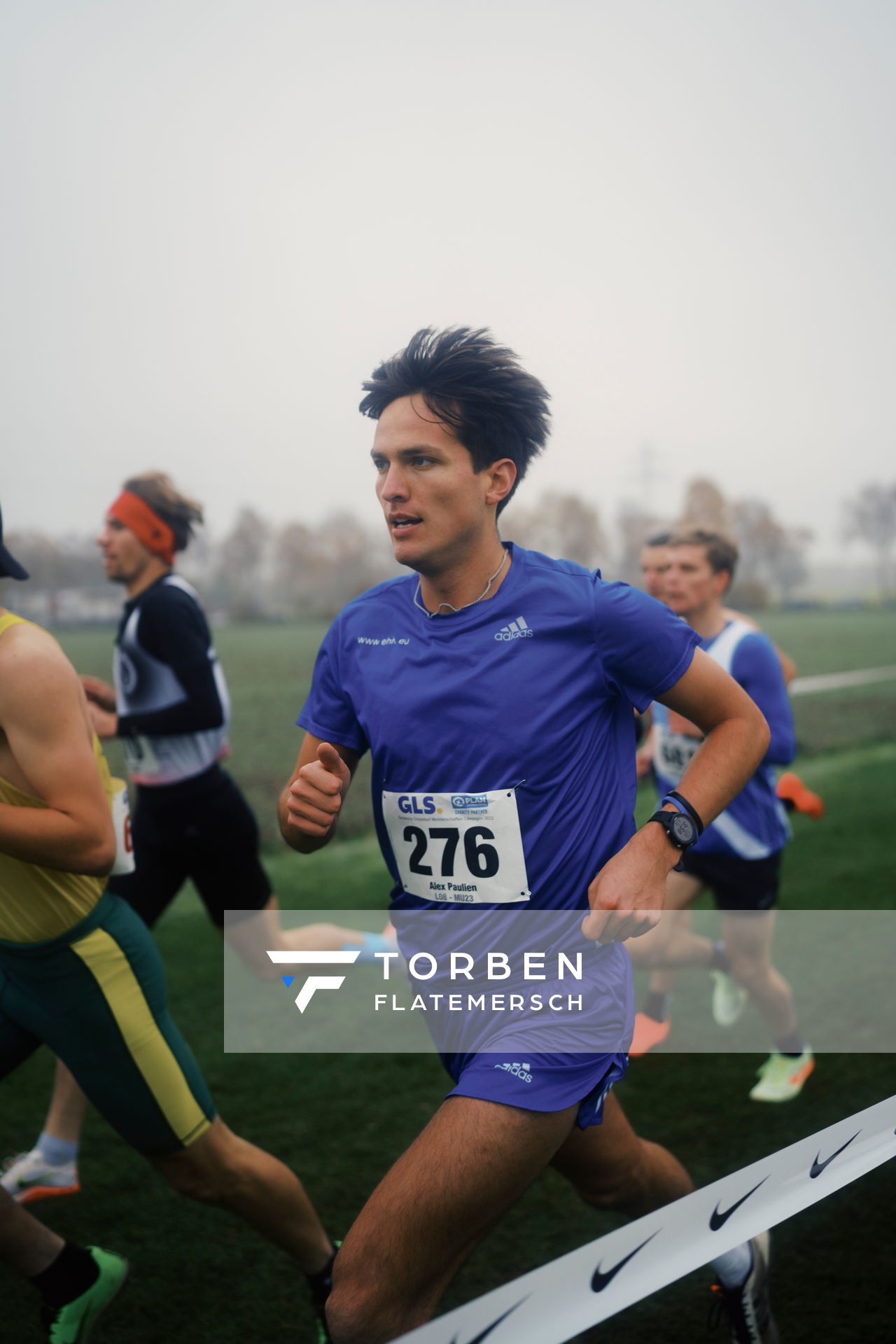 Alex Paulien (HE/ TV Waldstrasse Wiesbaden) am 26.11.2022 waehrend den deutschen Crosslauf-Meisterschaften auf Sportanlage an der Ringstrasse in Loeningen