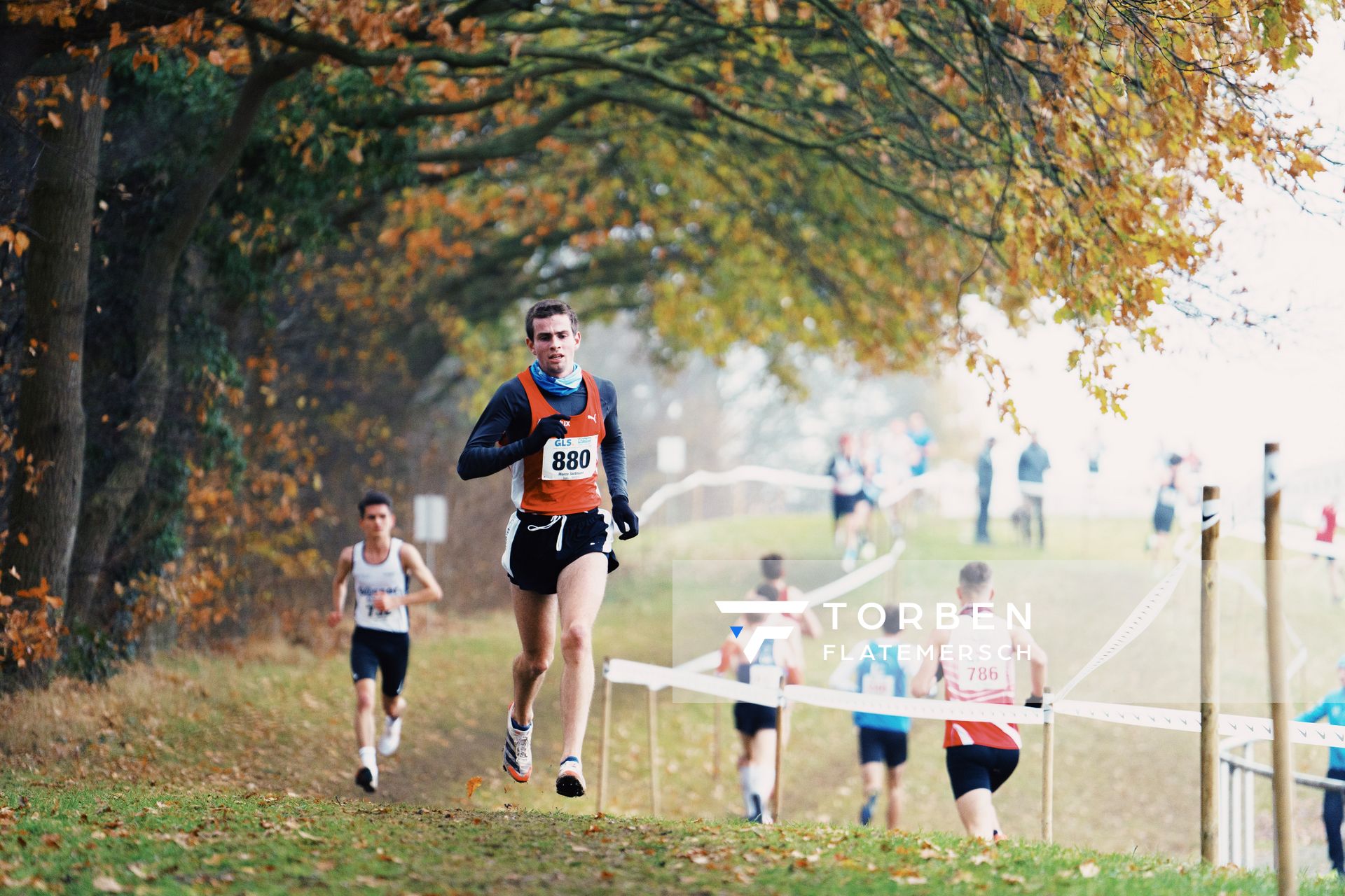 Marco Sietmann (WE/ LG Brillux Muenster) am 26.11.2022 waehrend den deutschen Crosslauf-Meisterschaften auf Sportanlage an der Ringstrasse in Loeningen