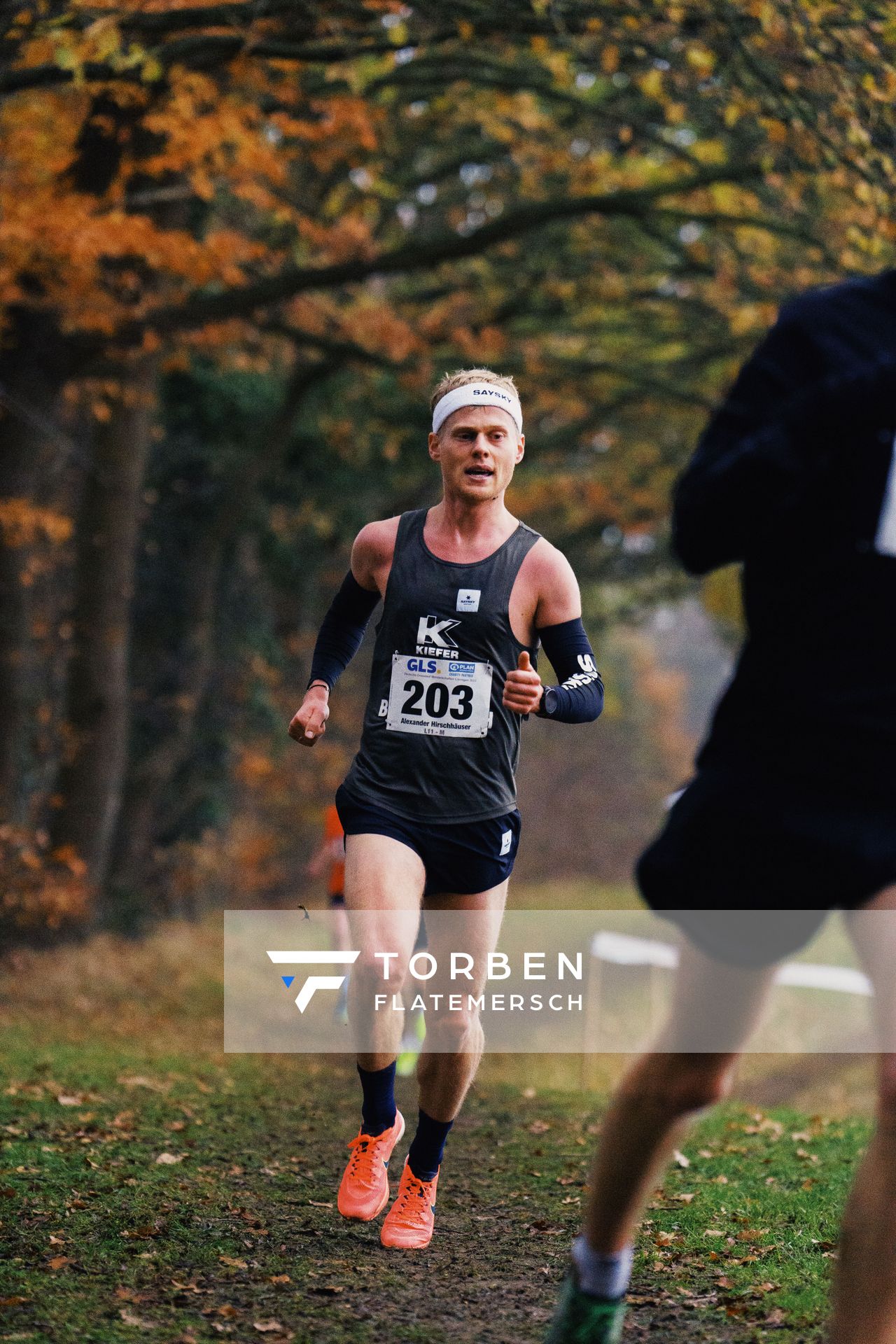 Alexander Hirschhaeuser (HE/ ASC 1990 Breidenbach) am 26.11.2022  waehrend den deutschen Crosslauf-Meisterschaften auf Sportanlage an der Ringstrasse in Loeningen