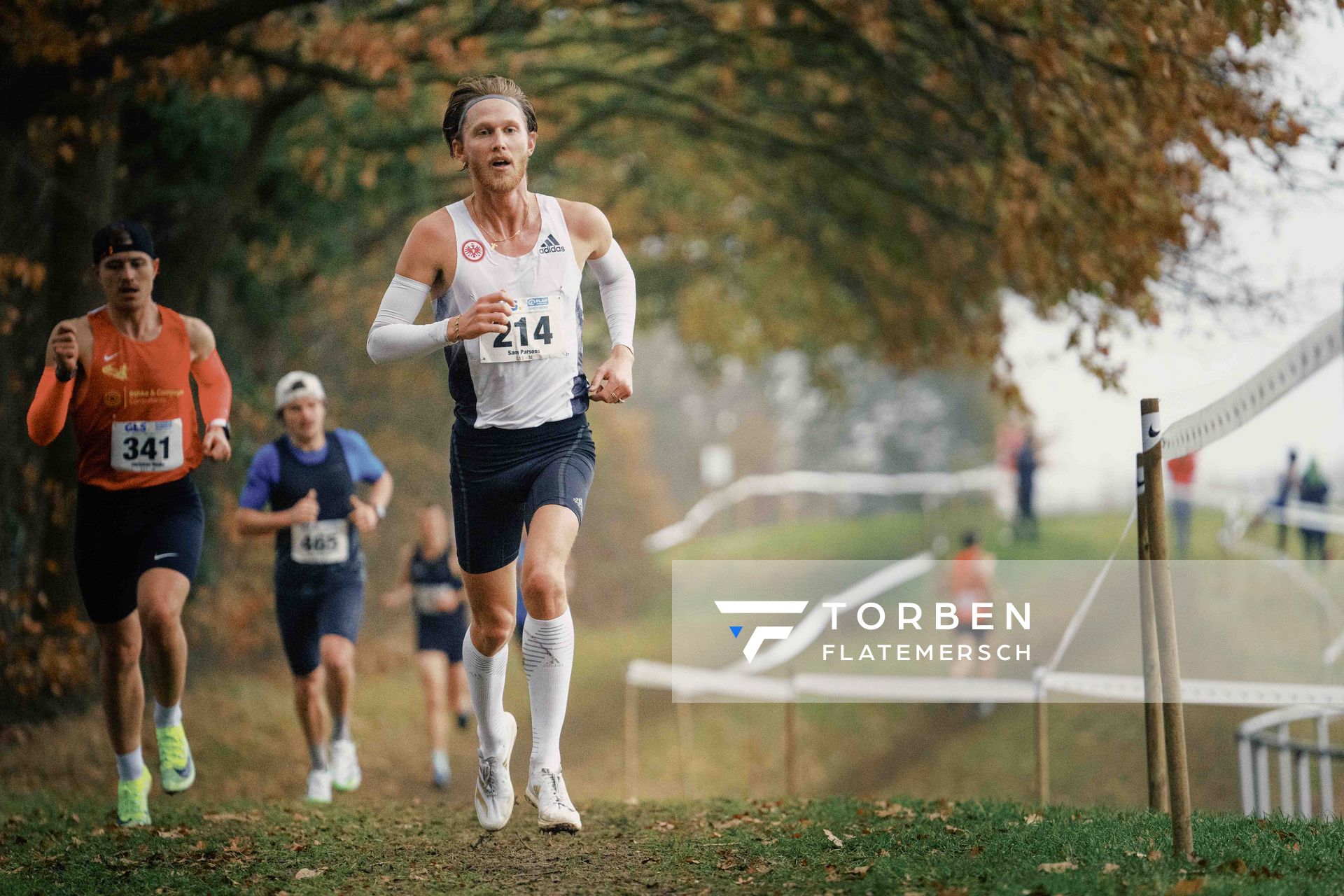 Sam Parsons (HE/ Eintracht Frankfurt e.V.) am 26.11.2022  waehrend den deutschen Crosslauf-Meisterschaften auf Sportanlage an der Ringstrasse in Loeningen