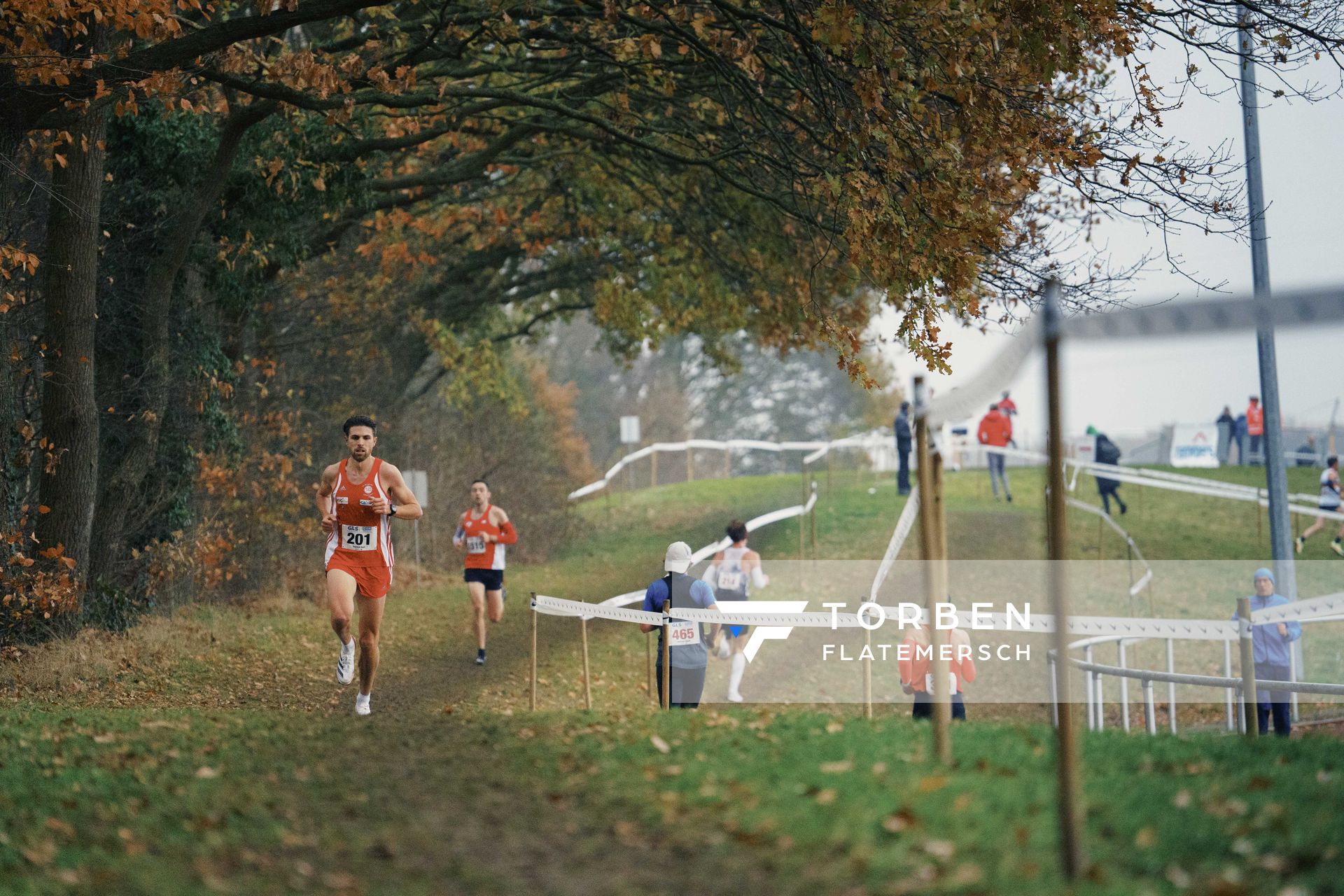 Patrick Karl (BY/ TV Ochsenfurt) am 26.11.2022  waehrend den deutschen Crosslauf-Meisterschaften auf Sportanlage an der Ringstrasse in Loeningen