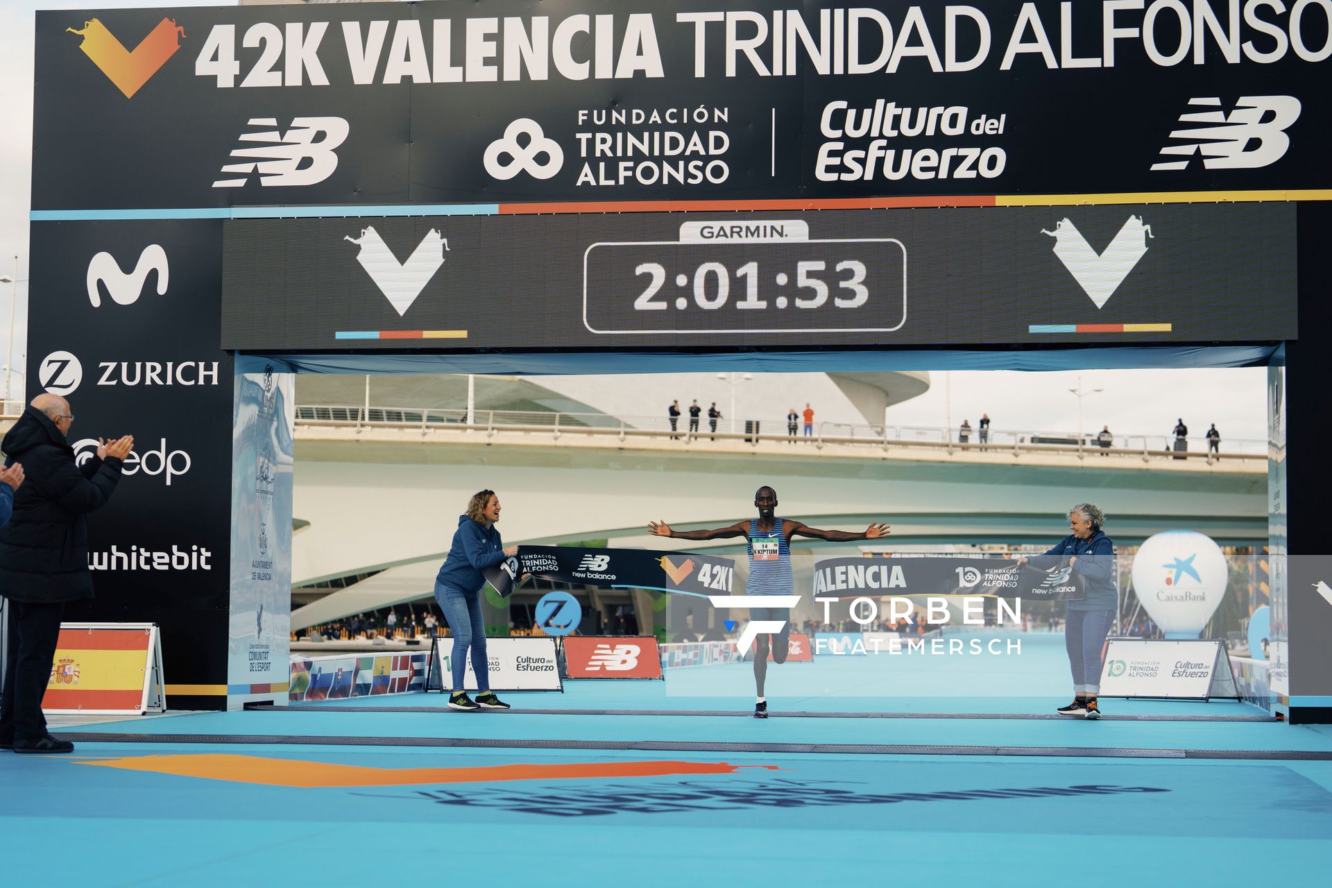 Kelvin Kiptum (KEN) gewinnt den Marathon mit Streckenrekord am 04.12.2022 beim 42th Valencia Marathon Trinidad Alfonso 2022