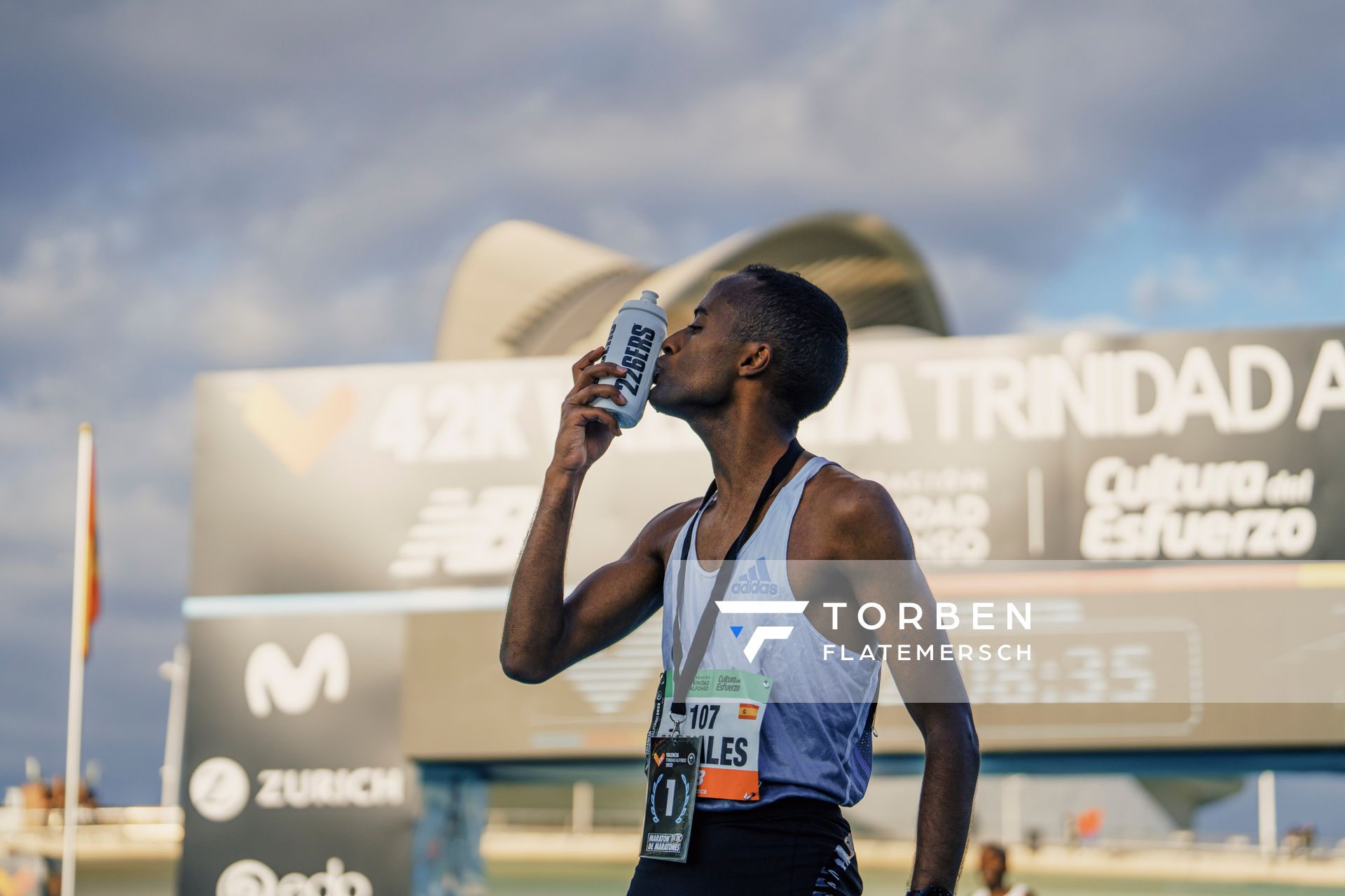 Tariku Novales (ESP) am 04.12.2022 beim 42th Valencia Marathon Trinidad Alfonso 2022