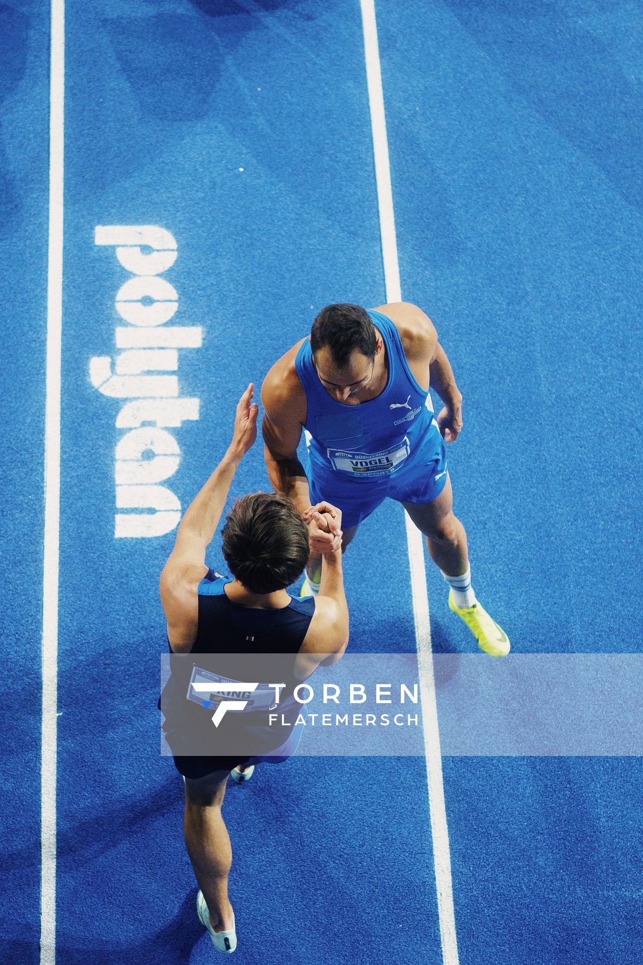 David King (GBR) und Martin Vogel (GER) nach dem 60m Huerden-Lauf am 29.01.2023 beim ISTAF Indoor im PSD Bank Dome in Duesseldorf