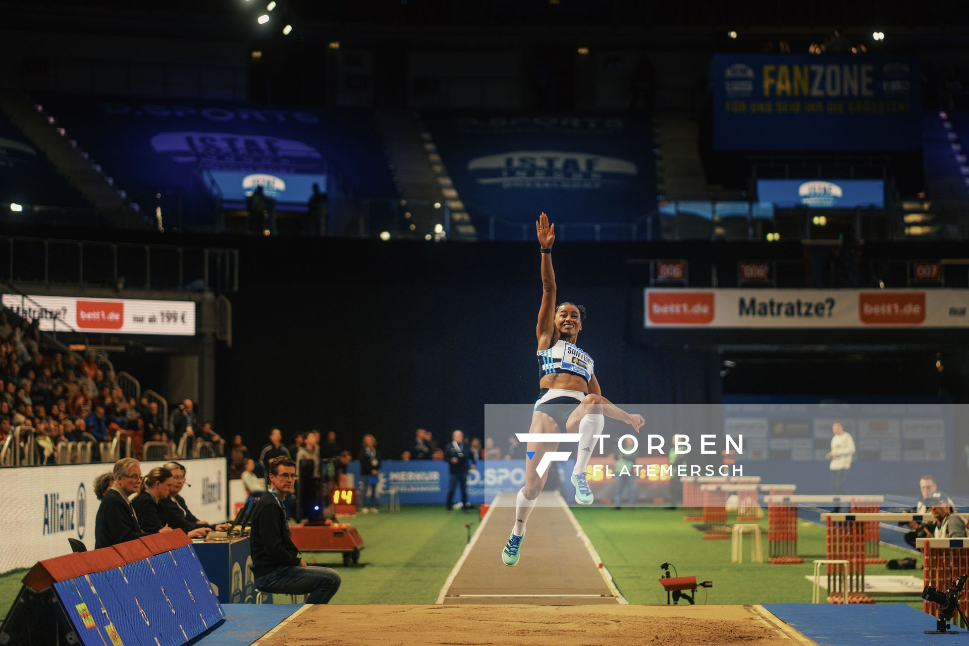 Jazmin Sawyers (GBR) beim Weitsprung am 29.01.2023 beim ISTAF Indoor im PSD Bank Dome in Duesseldorf