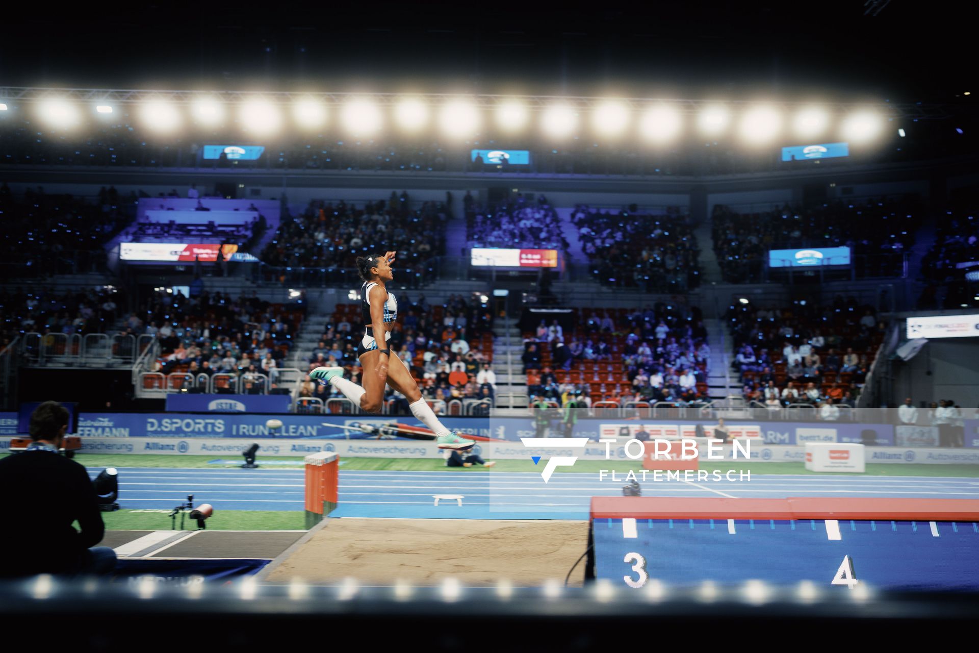 Jazmin Sawyers (GBR) beim Weitsprung am 29.01.2023 beim ISTAF Indoor im PSD Bank Dome in Duesseldorf