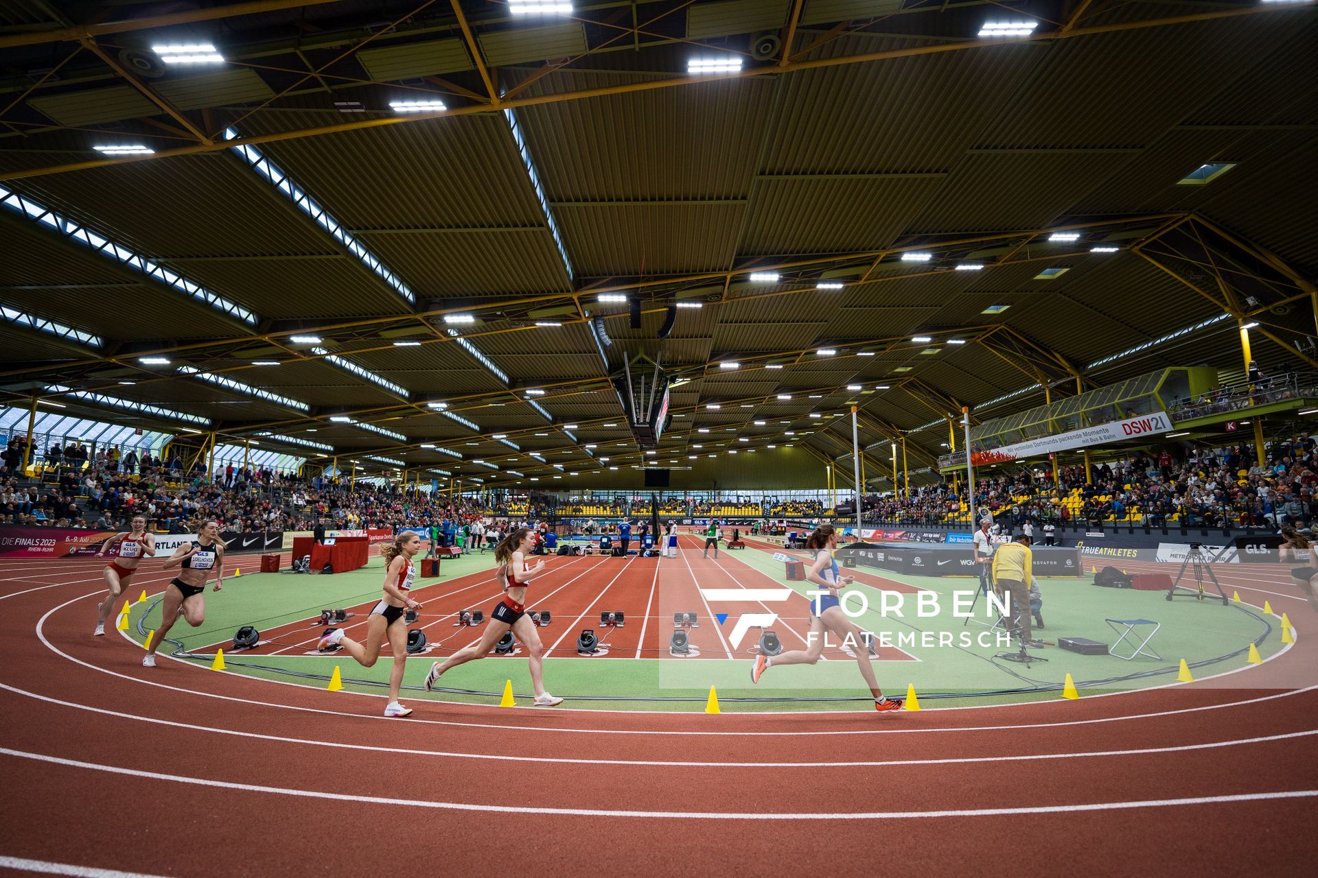 Verena Meisl (TV Wattenscheid 01), Lisa Merkel (LG Region Karlsruhe), Jana Schluesche (VfL Eintracht Hannover), Luna Udelhoven (Berlin Track Club), Amelie Klug (TSV Bayer 04 Leverkusen) bei den Deutschen Leichtathletik-Hallenmeisterschaften am 18.02.2023 in der Helmut-Koernig-Halle in Dortmund