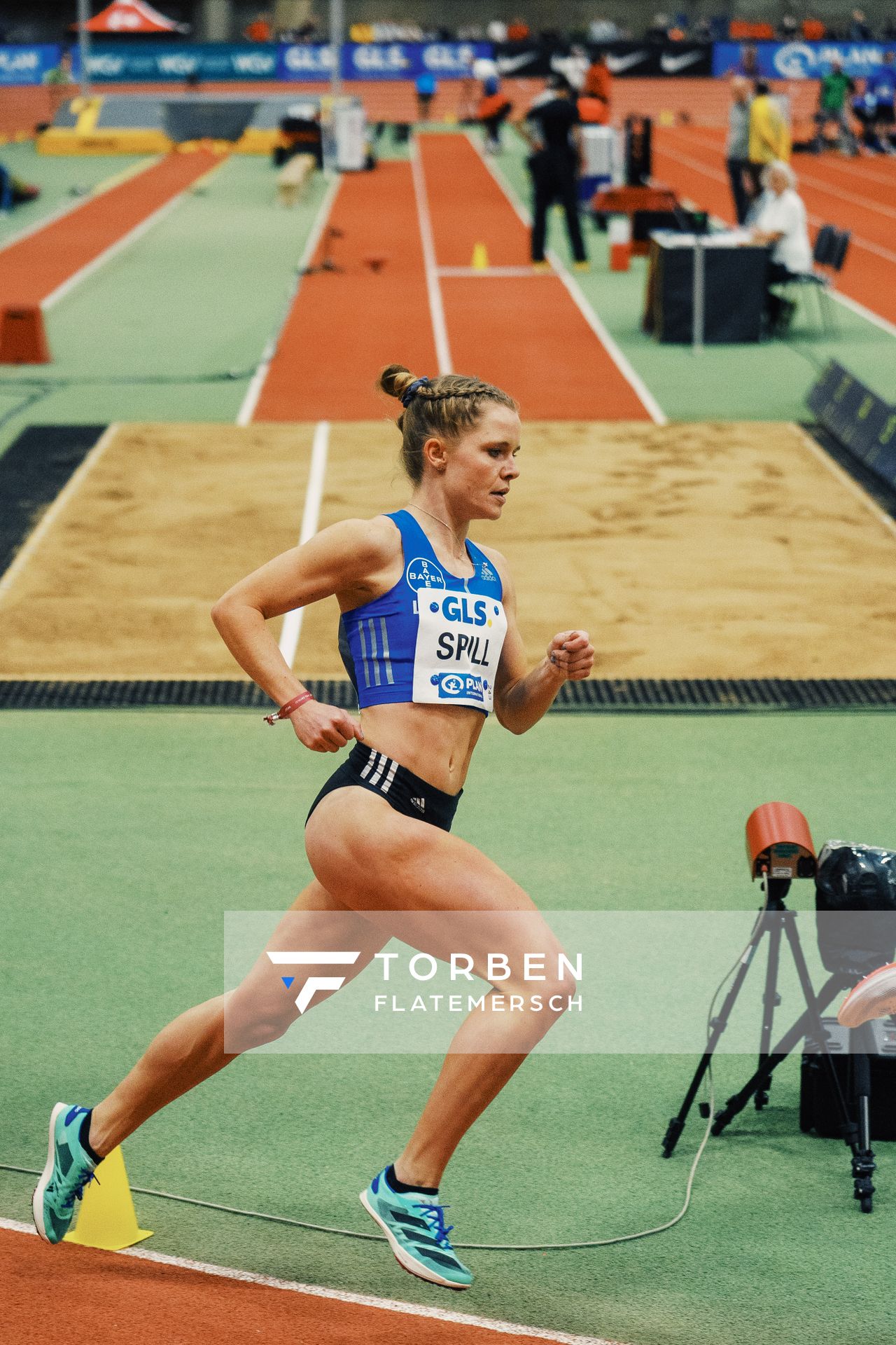 Tanja Spill (LAV Bayer Uerdingen/ Dorm.) bei den Deutschen Leichtathletik-Hallenmeisterschaften am 18.02.2023 in der Helmut-Koernig-Halle in Dortmund