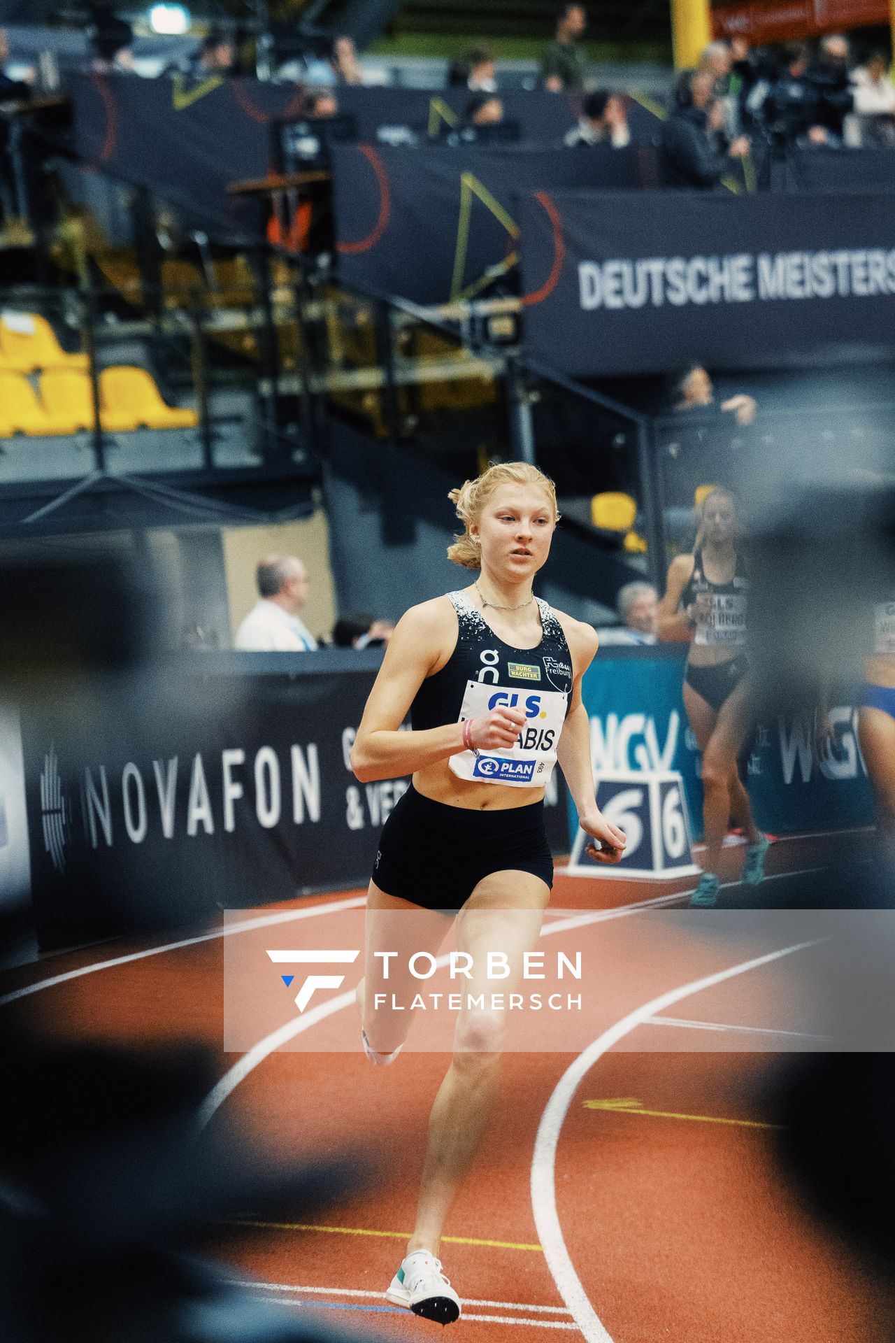 Jolanda Kallabis (FT 1844 Freiburg) bei den Deutschen Leichtathletik-Hallenmeisterschaften am 18.02.2023 in der Helmut-Koernig-Halle in Dortmund